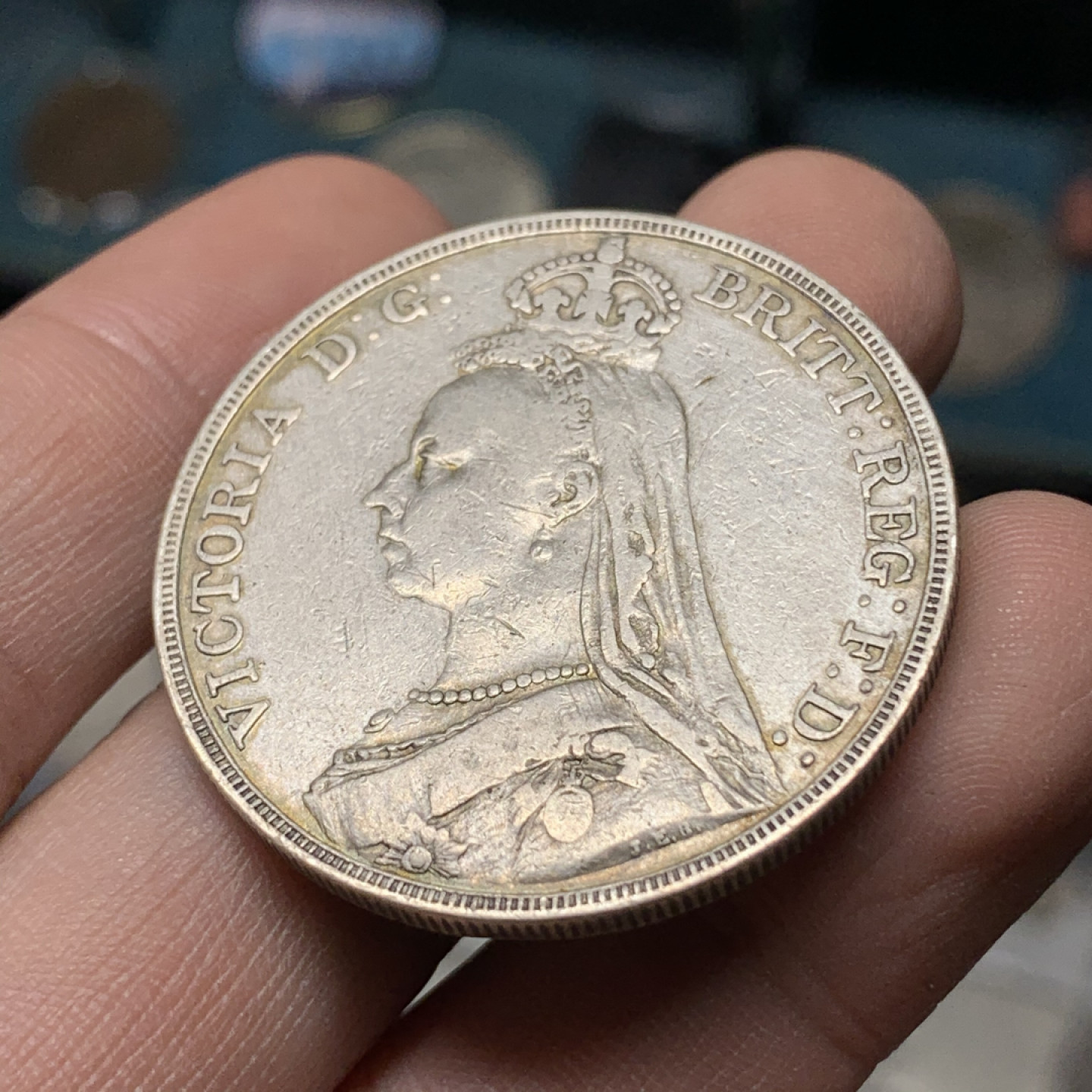 《竞宝斋》钱币微拍-第13场-本周日，周一2场连拍（全场顺丰包邮） 英国 1890年 维多利亚 马剑克朗 大银币