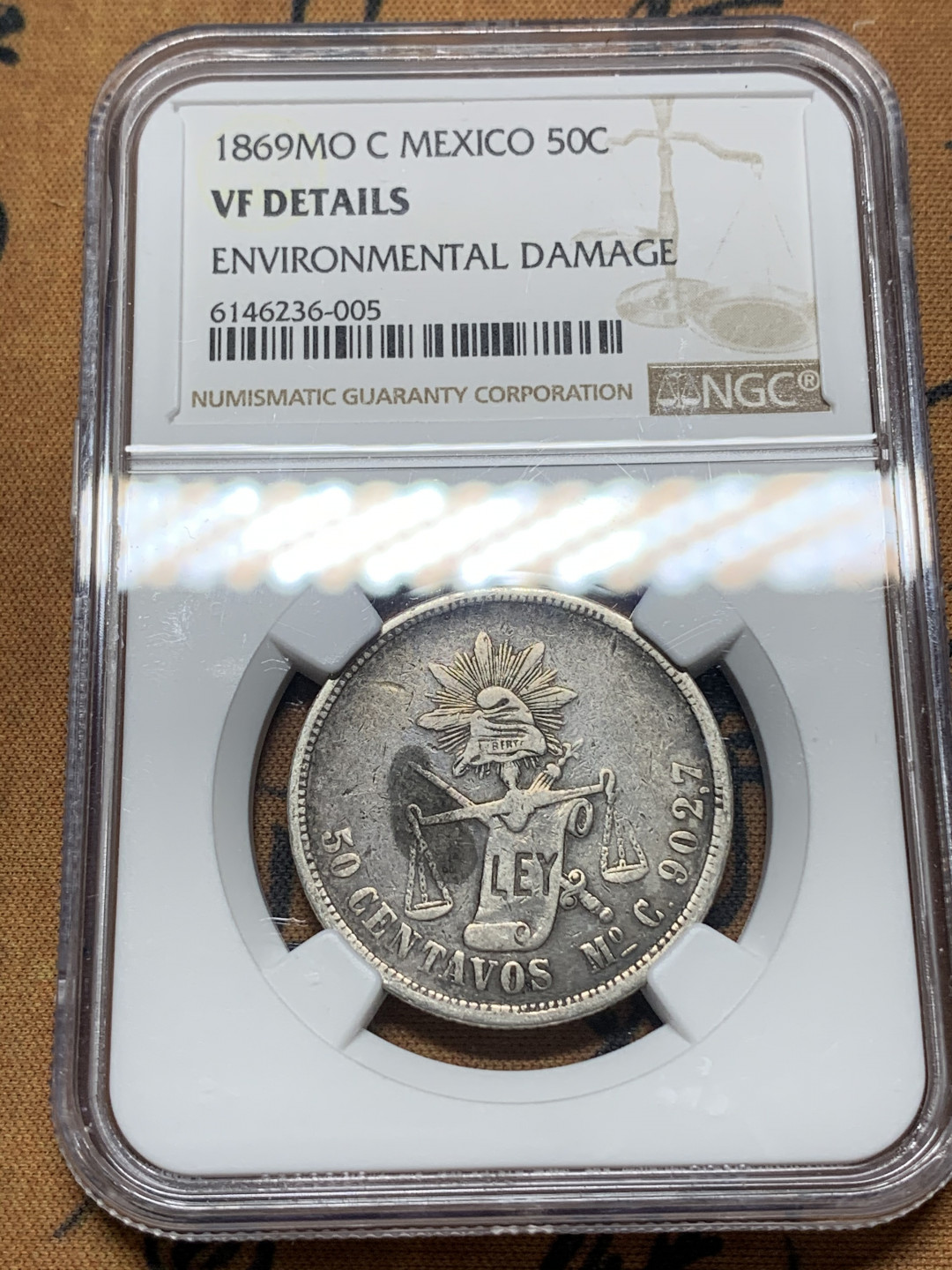 《竞宝斋》钱币微拍-第13场-本周日，周一2场连拍（全场顺丰包邮） NGC-VFD  墨西哥天平鹰洋半圆   mo 1869  原味老包浆  非常少的品种