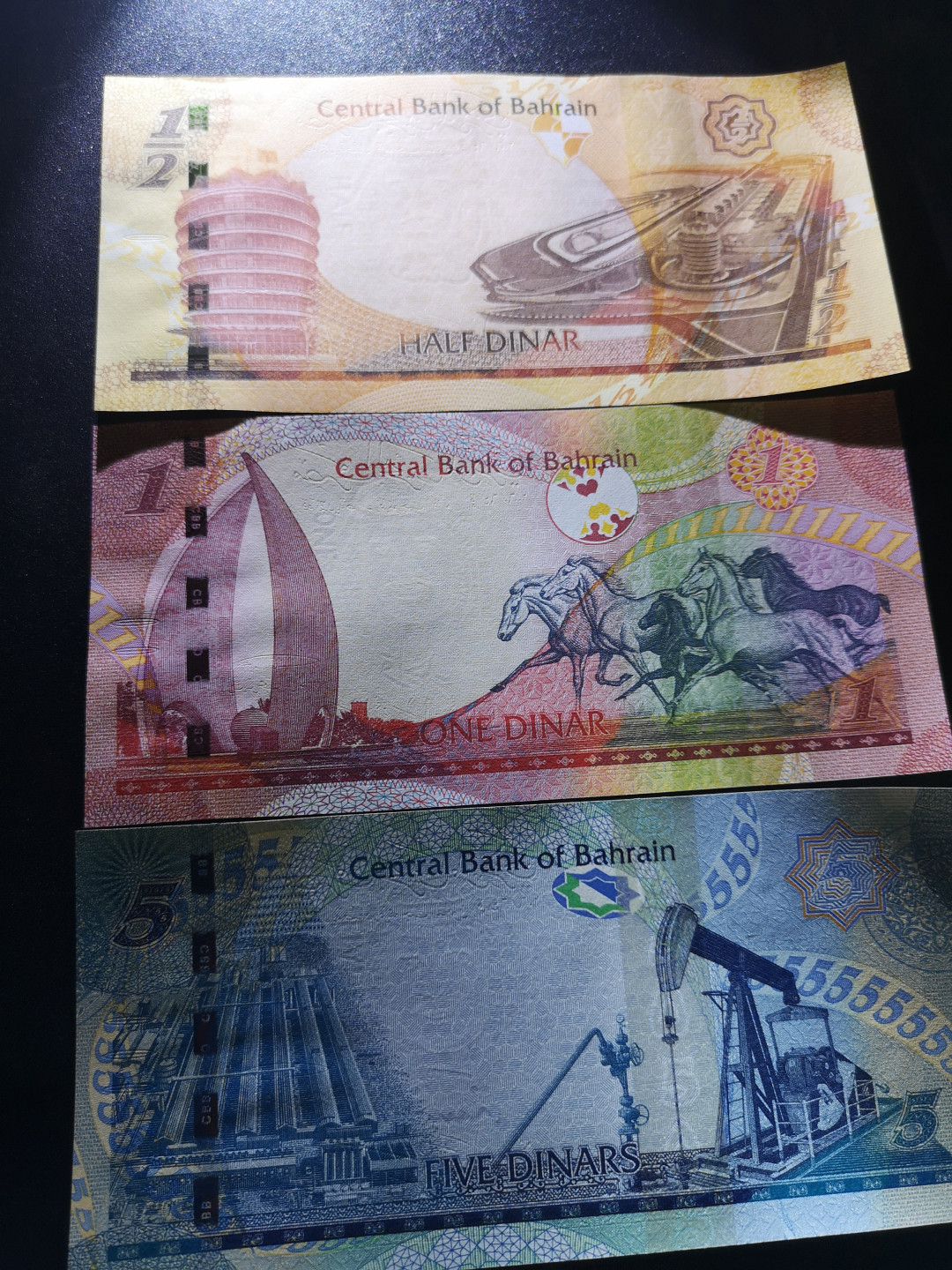 《外钞收藏家》第一百四十六期拍卖-超百件大拍场（本期106件） 巴林 一套 3张 全新UNC