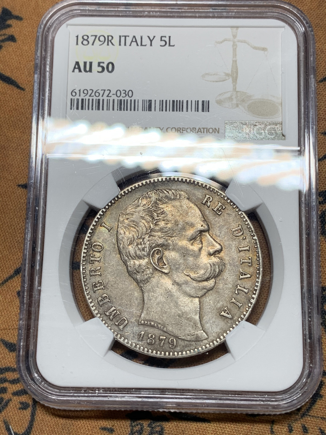 《竞宝斋》钱币微拍-第14场-本周日，周一2场连拍（全场顺丰包邮） NGC-AU50 意大利 1879-R年 翁贝托5里拉 酱彩包浆 银币 非常漂亮