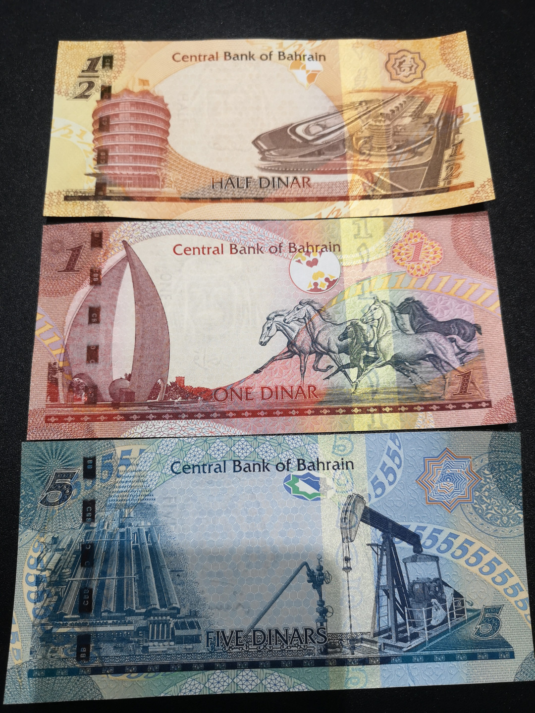 《外钞收藏家》第一百四十六期拍卖-超百件大拍场（本期106件） 巴林 一套 3张 全新UNC