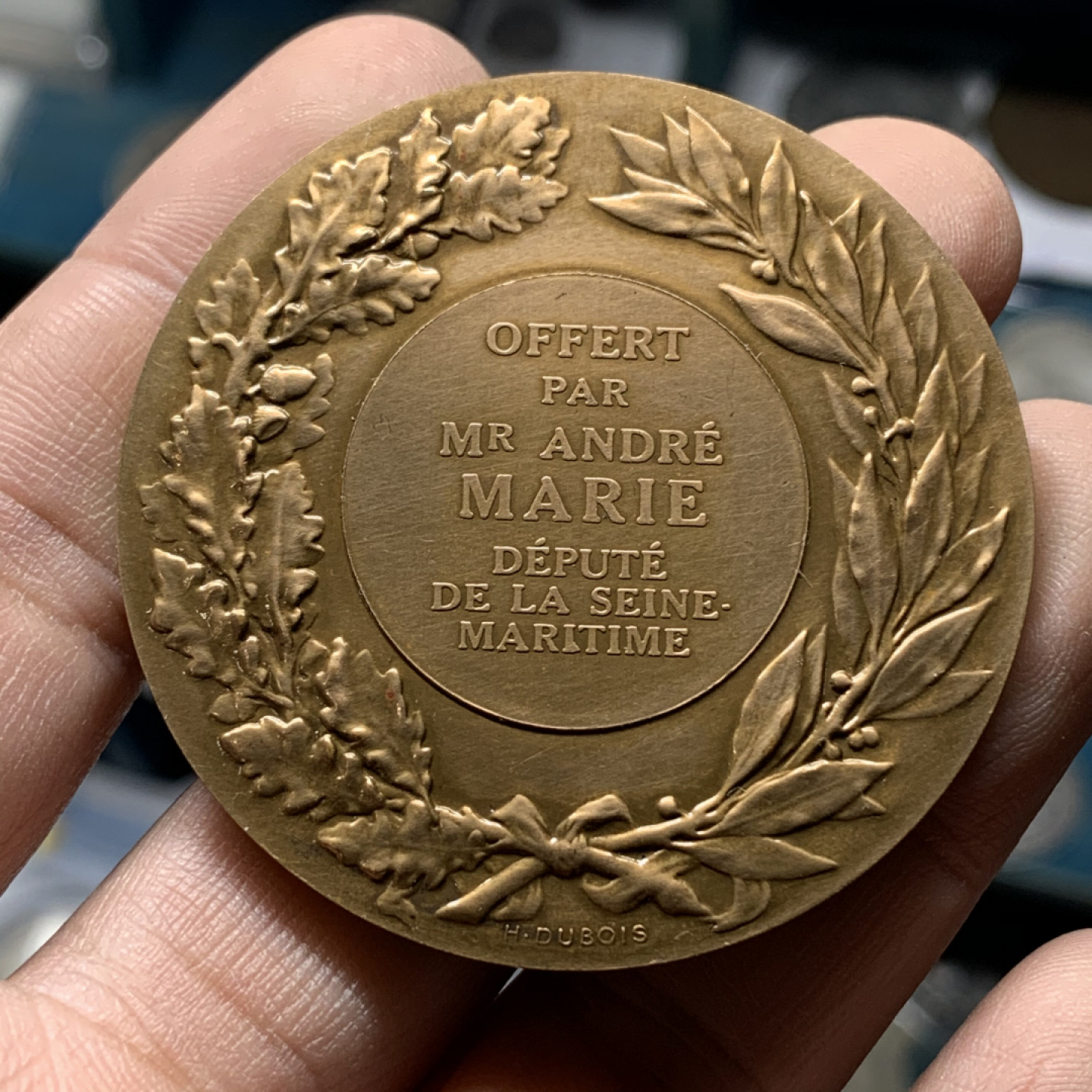 《竞宝斋》钱币微拍-第14场-本周日，周一2场连拍（全场顺丰包邮） 法国铜章  玛丽安娜花环 直径：50mm  重量：66g  边铭：丰饶角  作者：Daniel Dupuis  法国政治家André Marie颁发