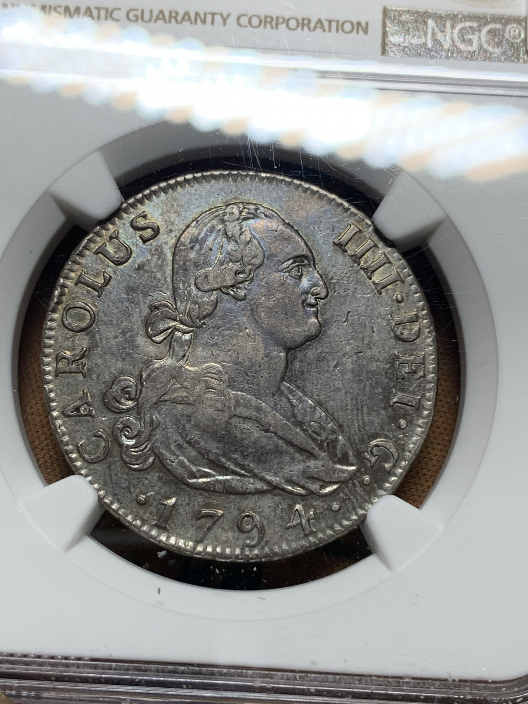 《竞宝斋》钱币微拍-第14场-本周日，周一2场连拍（全场顺丰包邮） 第三名 NGC-XF45 西班牙本土 1794年 卡洛斯四世 4R 半圆型老双柱 银币 好品带彩 比殖民地的稀少