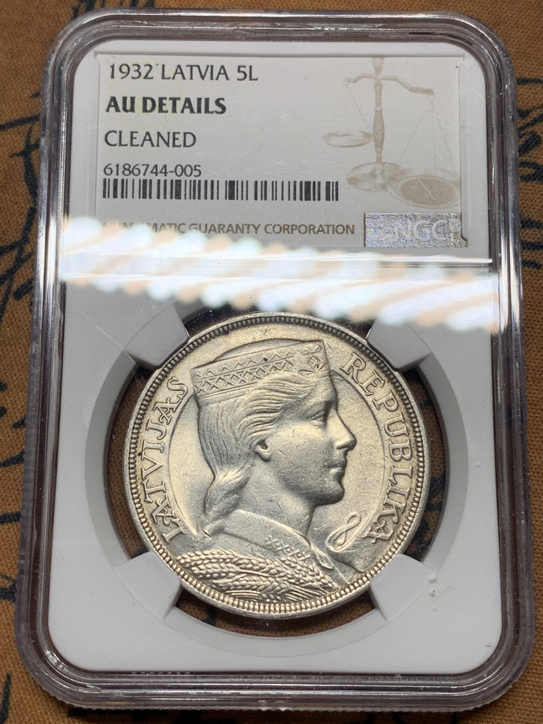 《竞宝斋》钱币微拍-第14场-本周日，周一2场连拍（全场顺丰包邮） NGC-AU 拉脱维亚 1932年 5拉底 原光好品银币