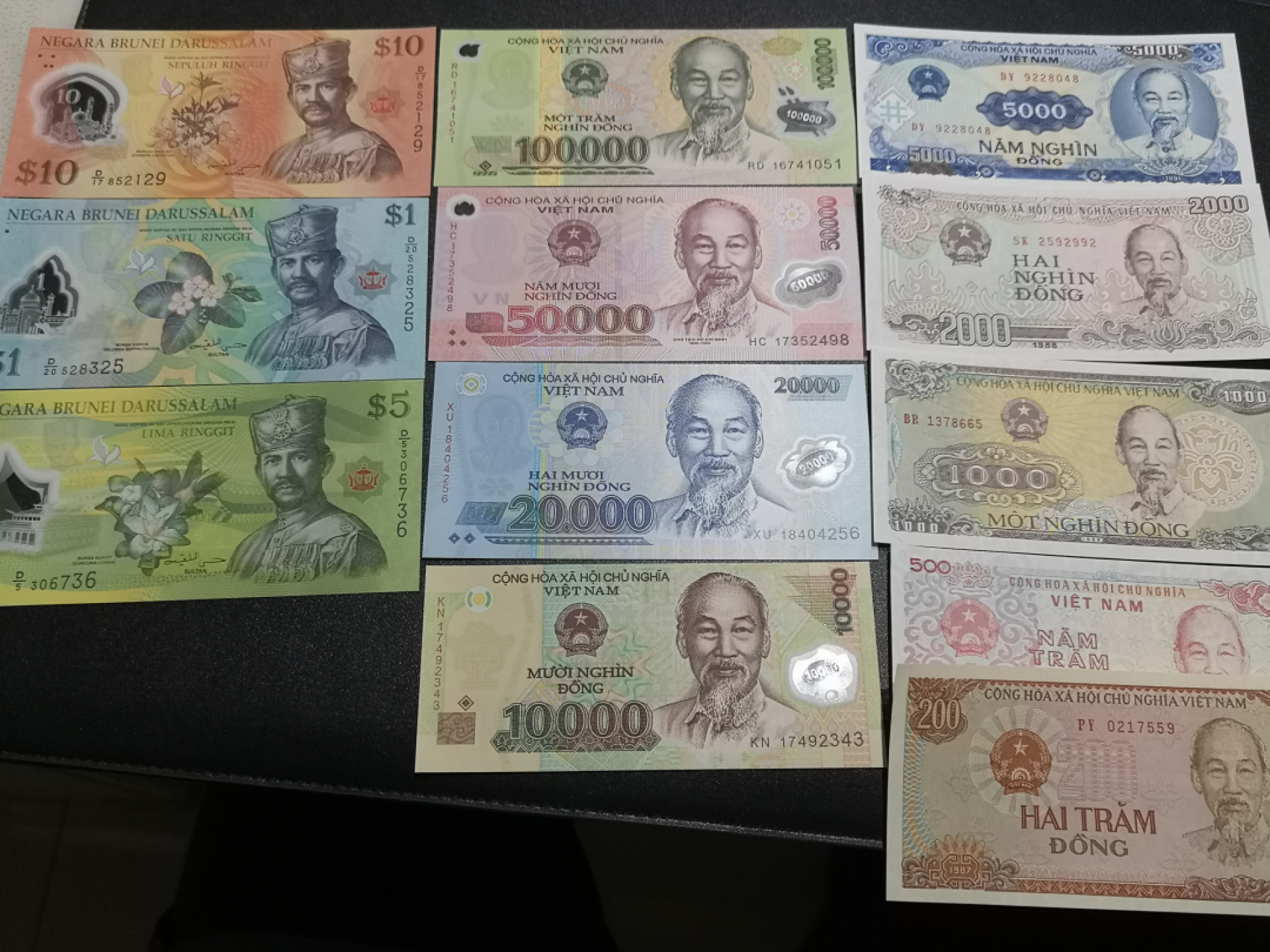 《外钞收藏家》第一百四十六期拍卖-超百件大拍场（本期106件） 越南一套、文莱3小套 共12张 全新UNC