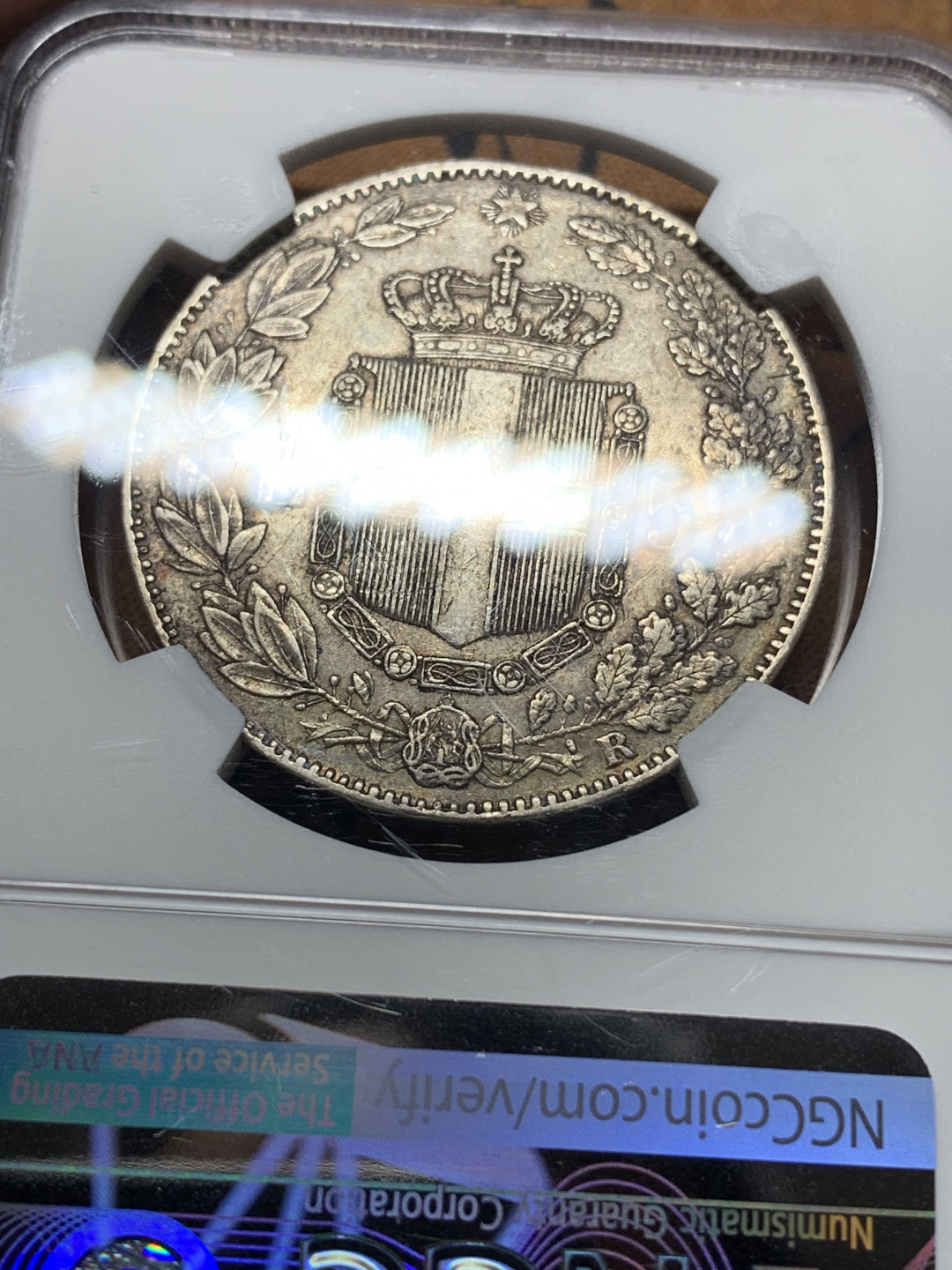 《竞宝斋》钱币微拍-第14场-本周日，周一2场连拍（全场顺丰包邮） NGC-AU50 意大利 1879-R年 翁贝托5里拉 酱彩包浆 银币 非常漂亮