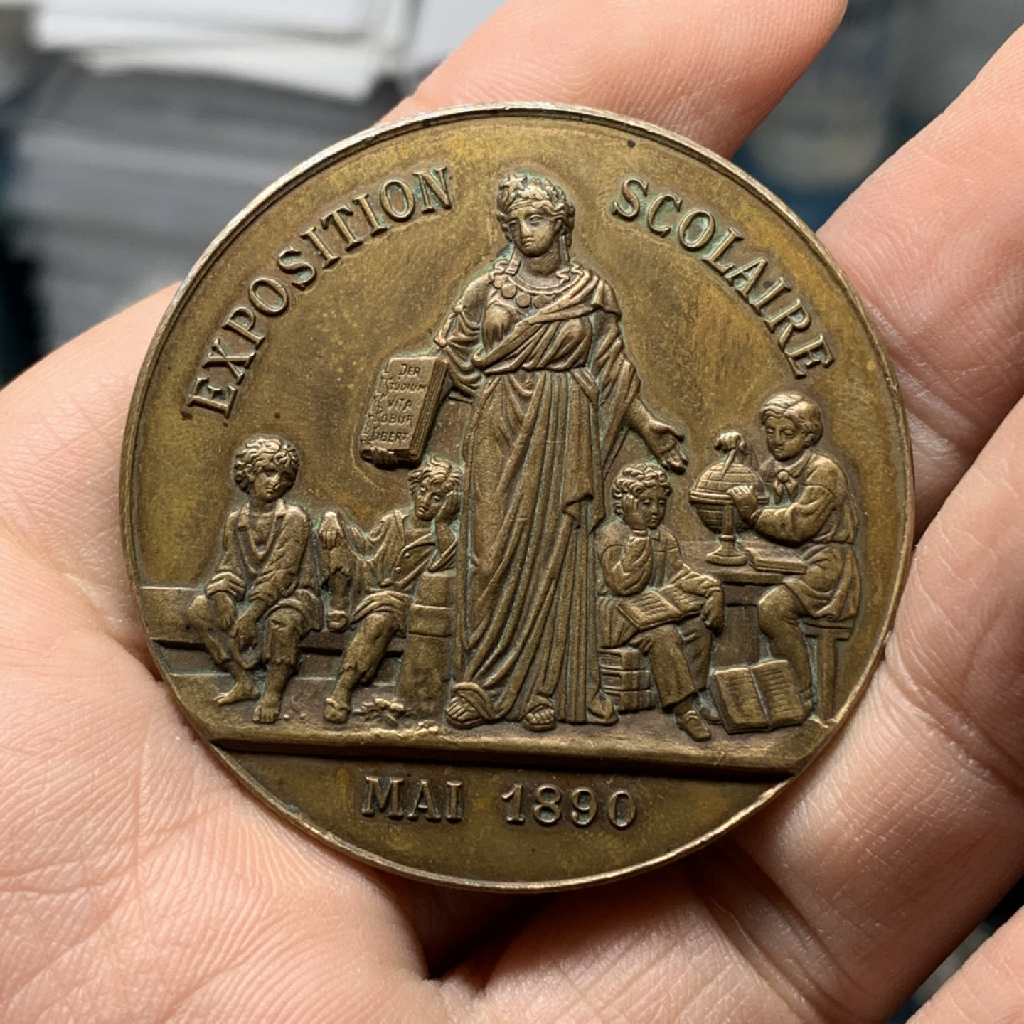 《竞宝斋》钱币微拍-第14场-本周日，周一2场连拍（全场顺丰包邮） 法国铜章  教育与校园博览会 直径：46mm  重量：41g  边铭：丰饶角  1890年佩皮尼昂市授予