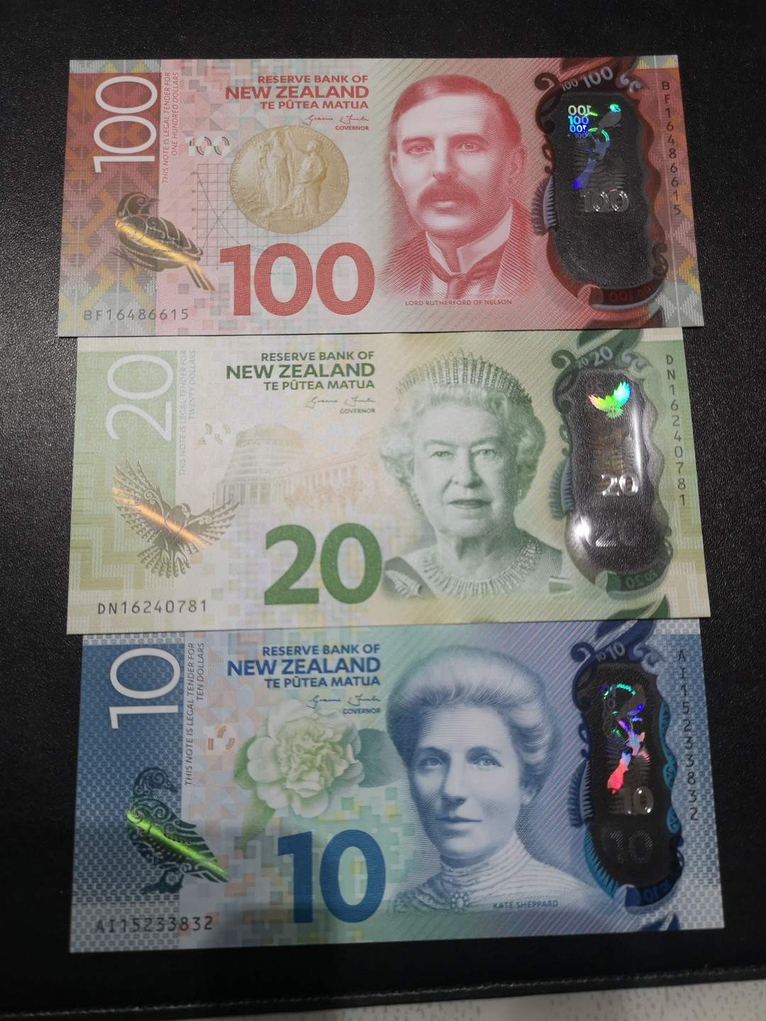 《外钞收藏家》第一百四十六期拍卖-超百件大拍场（本期106件） 新西兰明亮版塑料炒10、20、100UNC各一枚