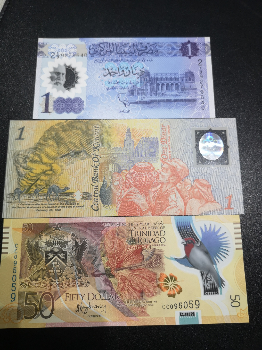 《外钞收藏家》第一百四十六期拍卖-超百件大拍场（本期106件） 利比亚、科威特、特立尼达 纪念钞3张 全新UNC