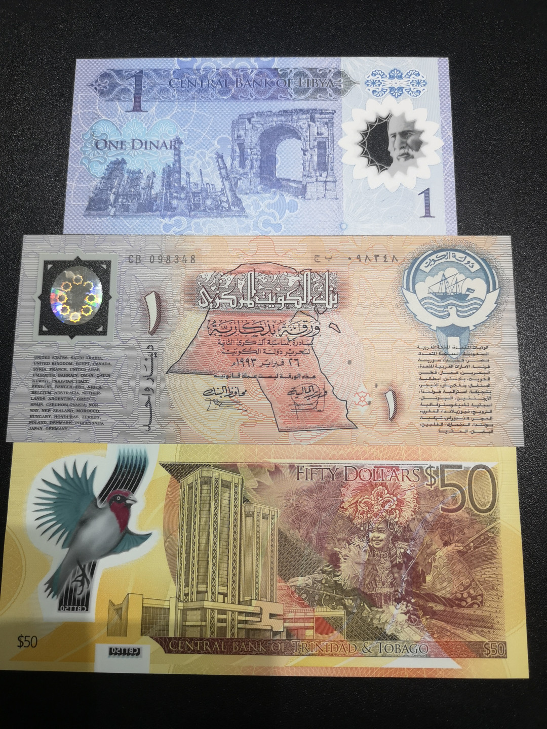 《外钞收藏家》第一百四十六期拍卖-超百件大拍场（本期106件） 利比亚、科威特、特立尼达 纪念钞3张 全新UNC