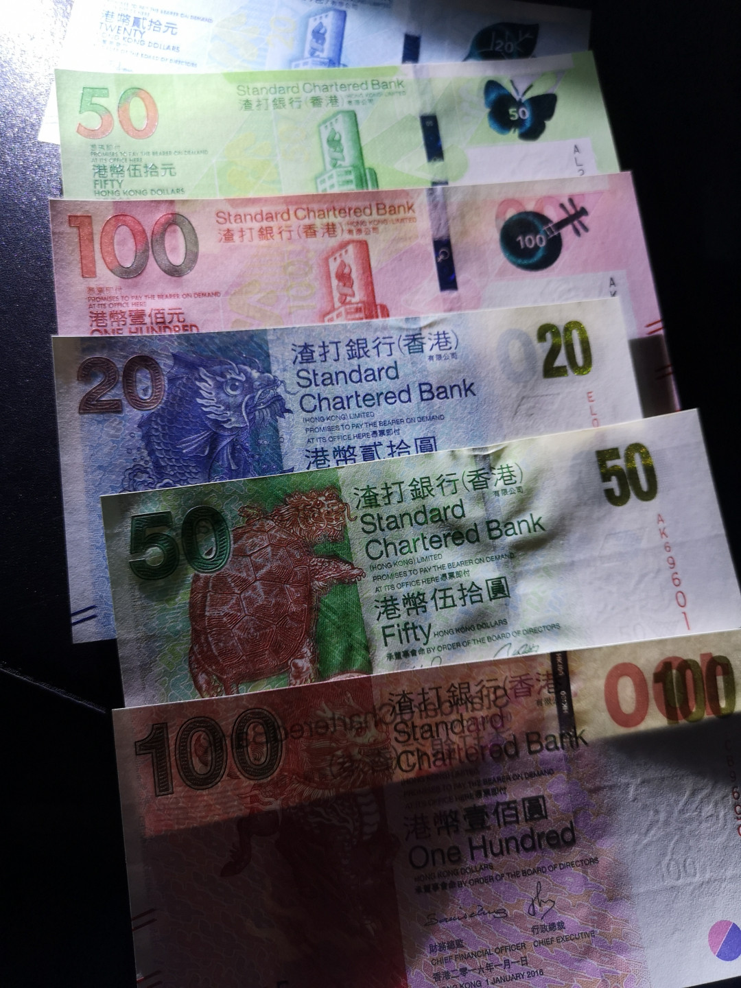 《外钞收藏家》第一百四十六期拍卖-超百件大拍场（本期106件） 香港渣打银行 两个小套 共6张 全新UNC