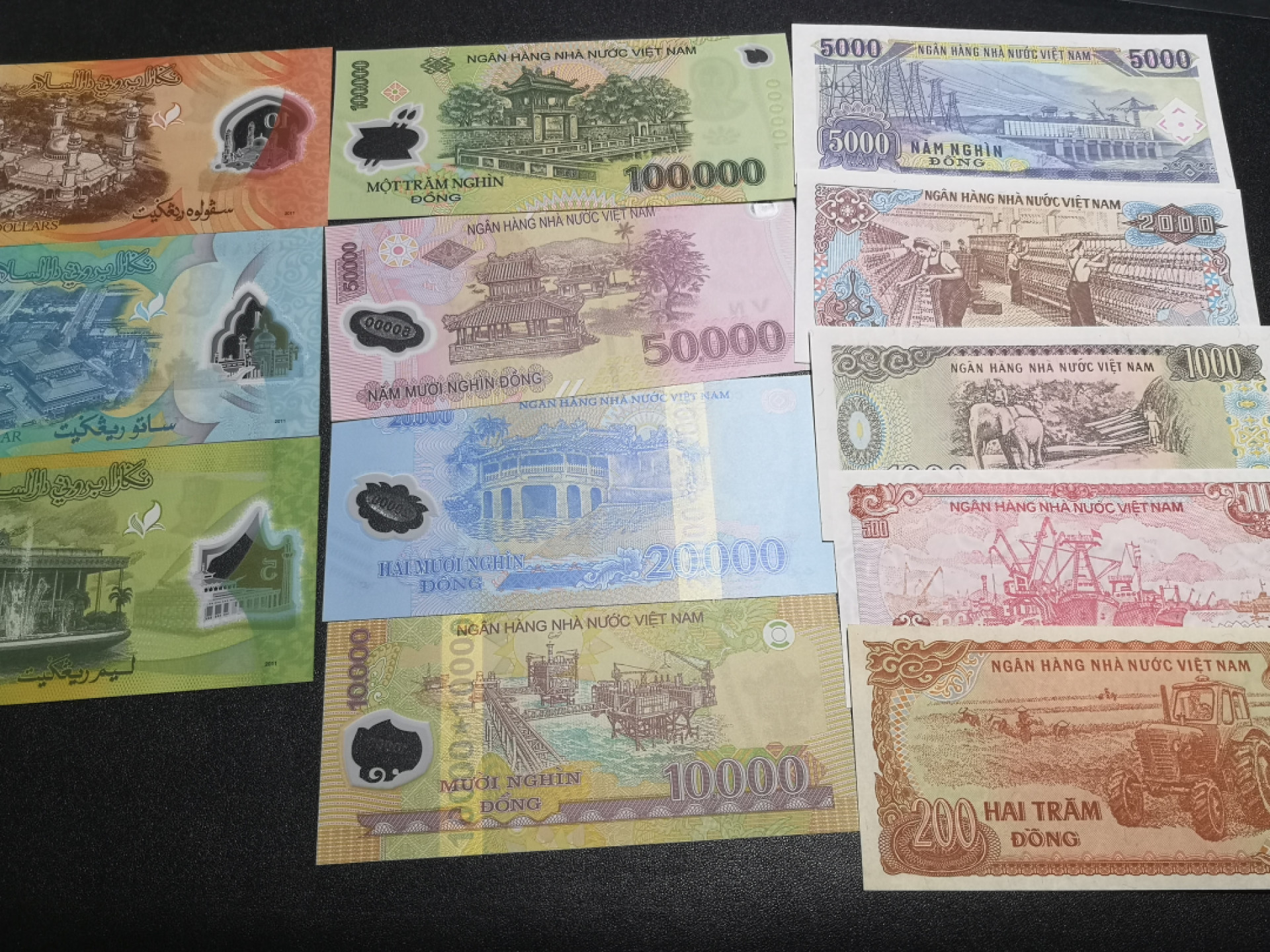 《外钞收藏家》第一百四十六期拍卖-超百件大拍场（本期106件） 越南一套、文莱3小套 共12张 全新UNC