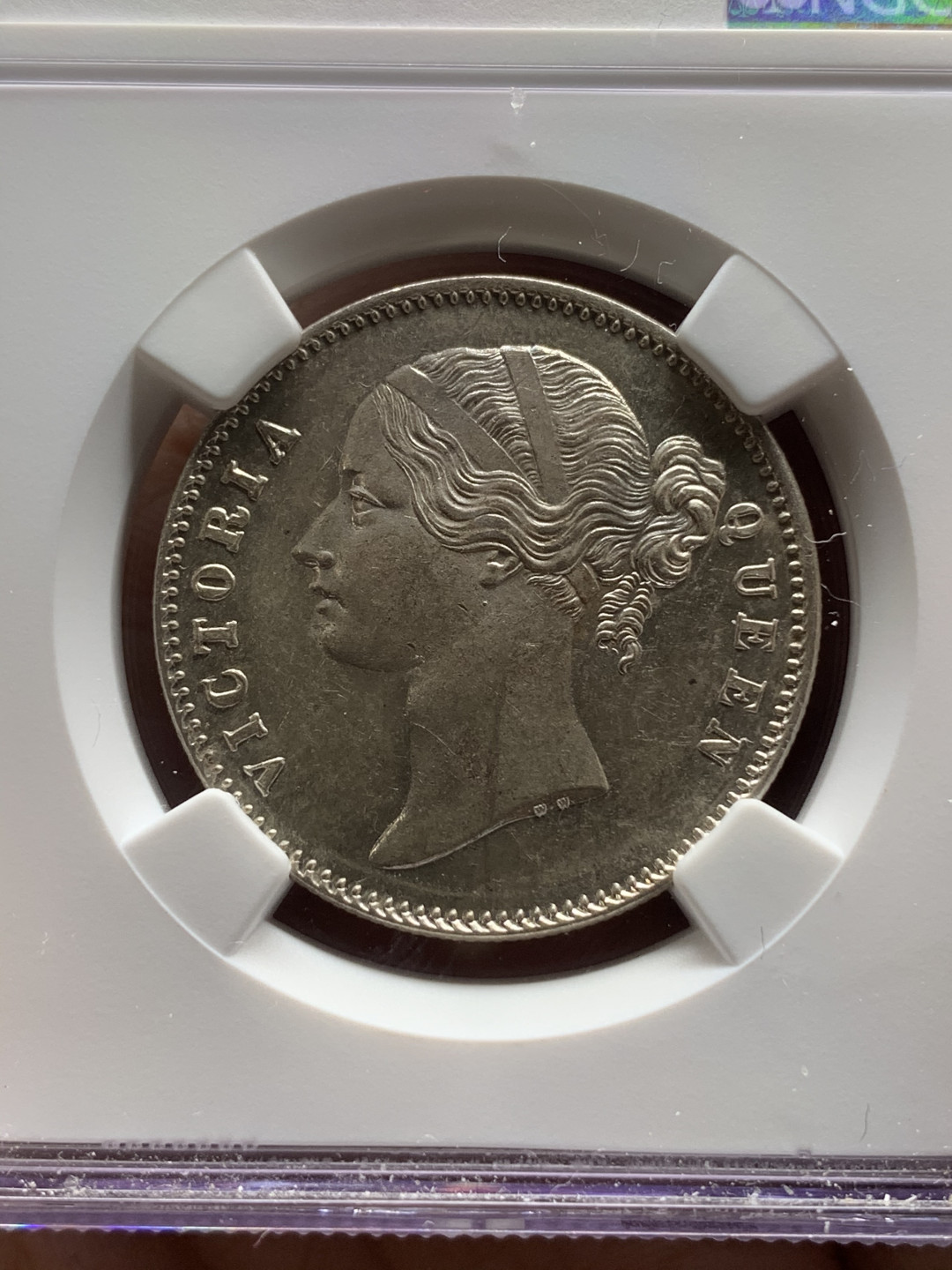 《竞宝斋》钱币微拍-第14场-本周日，周一2场连拍（全场顺丰包邮） NGC-MS62 印度 1840年 维多利亚青年头 1卢比 银币 原光好品