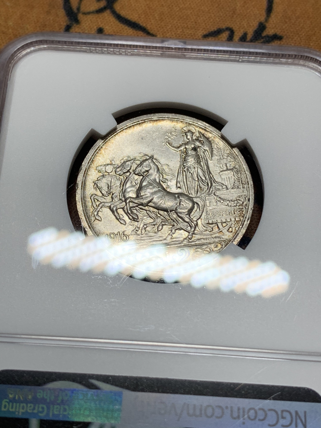 《竞宝斋》钱币微拍-第14场-本周日，周一2场连拍（全场顺丰包邮） NGC-MS63 意大利 1916-R年 胜利马车 2里拉 银币 转光好品 收藏级