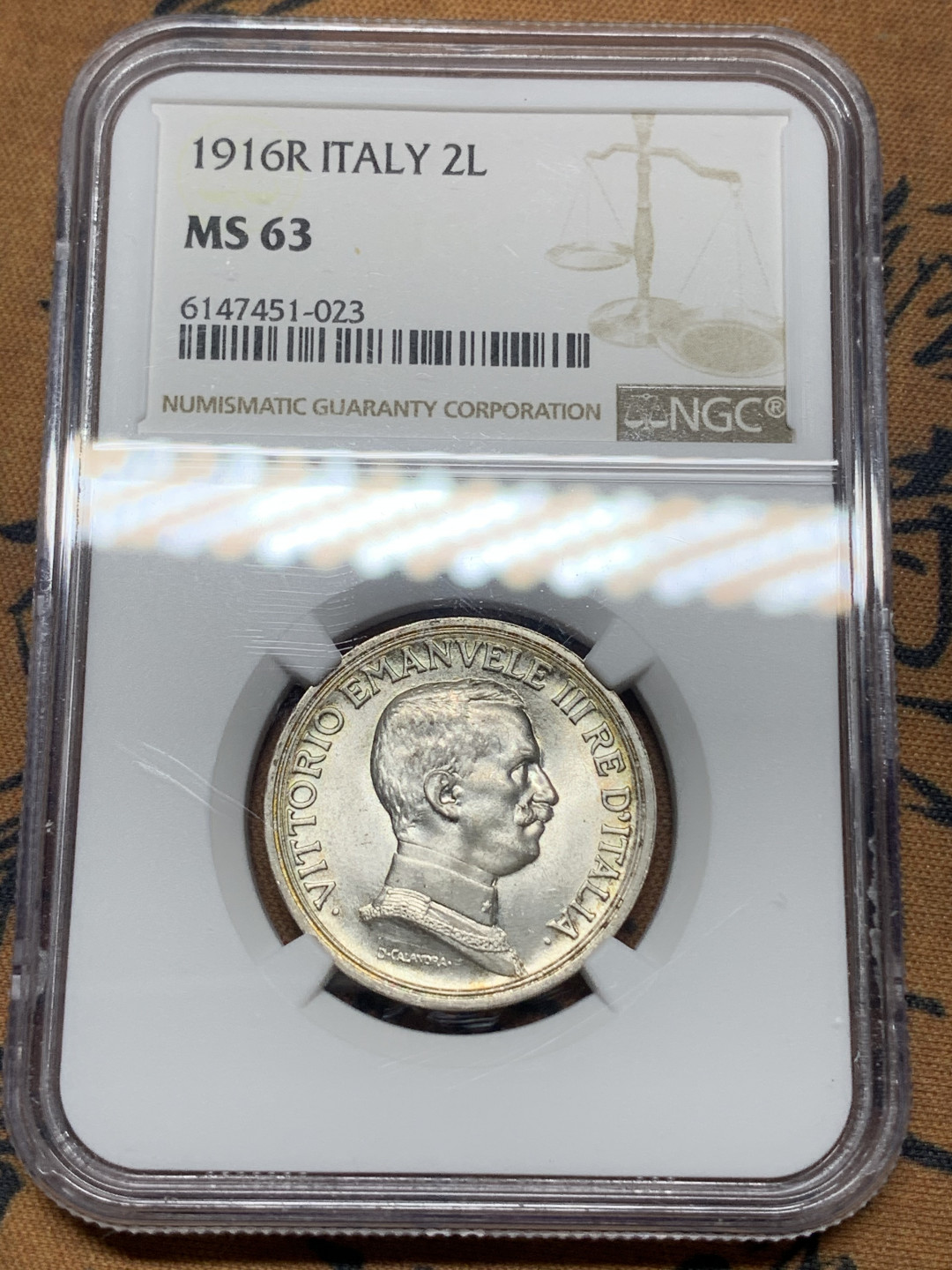 《竞宝斋》钱币微拍-第14场-本周日，周一2场连拍（全场顺丰包邮） NGC-MS63 意大利 1916-R年 胜利马车 2里拉 银币 转光好品 收藏级