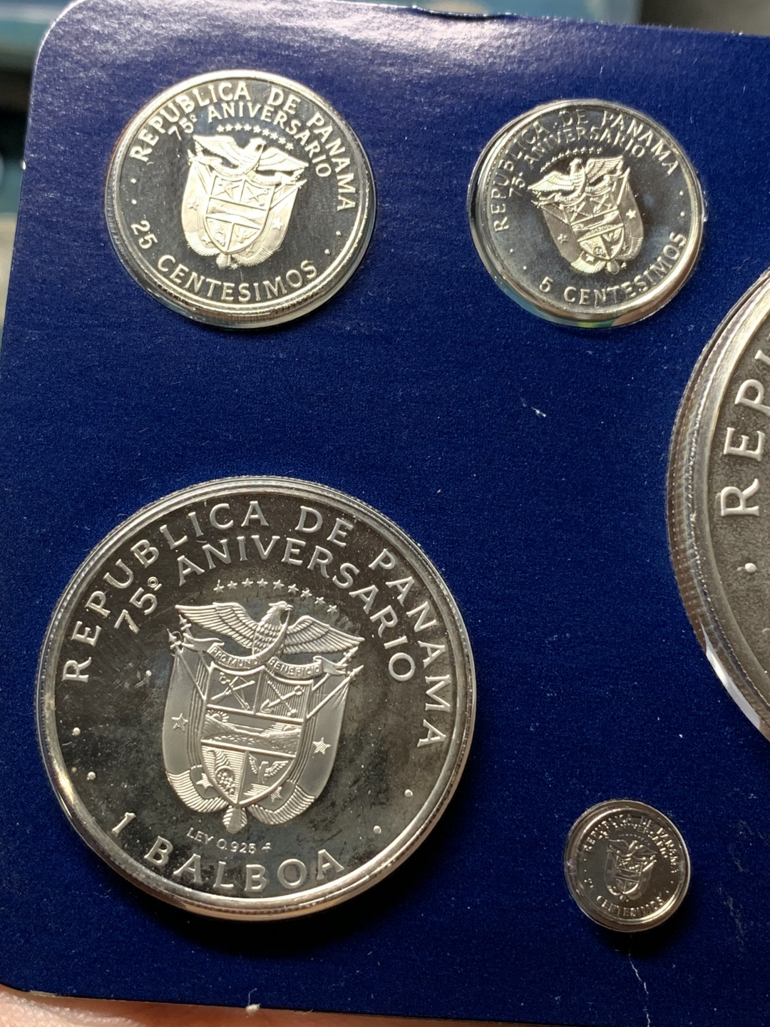 《竞宝斋》钱币微拍-第14场-本周日，周一2场连拍（全场顺丰包邮） 巴拿马1978年 独立75周年套币 三枚大银币 含5盎司大银币