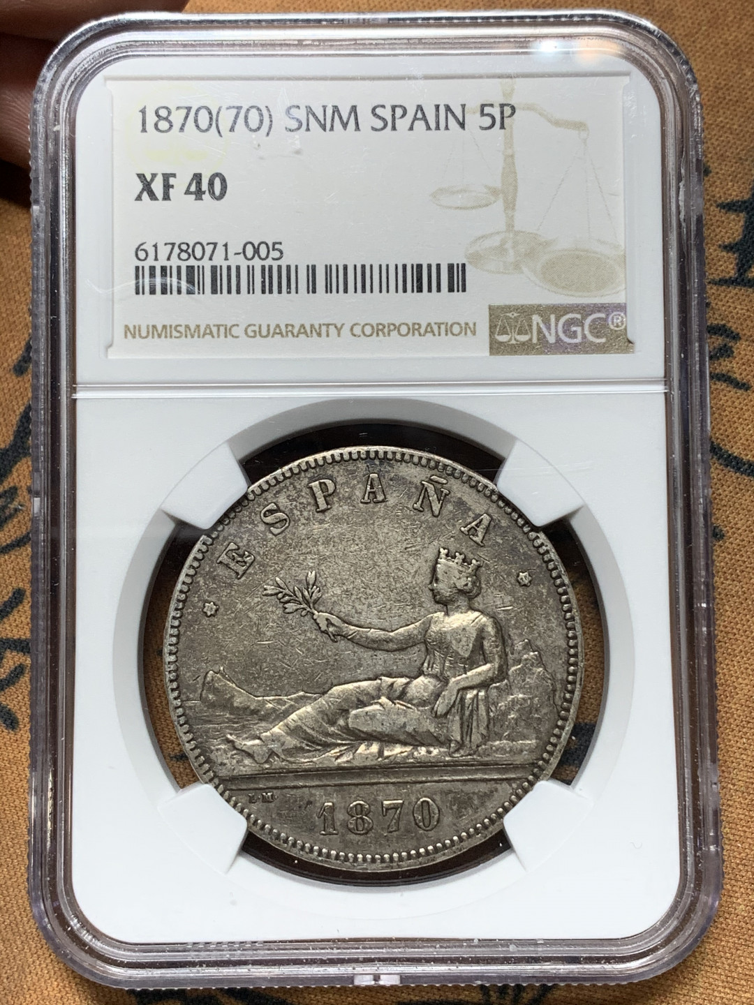 《竞宝斋》钱币微拍-第14场-本周日，周一2场连拍（全场顺丰包邮） NGC-XF40 西班牙 1870年 坐花双柱 5比塞塔 银币 酱彩原味