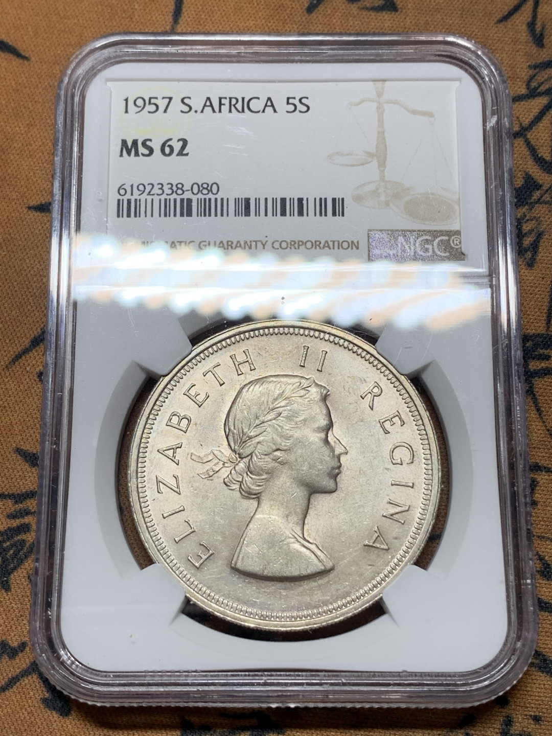 《竞宝斋》钱币微拍-第14场-本周日，周一2场连拍（全场顺丰包邮） NGC-MS62 南非 1957年 伊丽莎白二世 5先令 大银币 原光好品