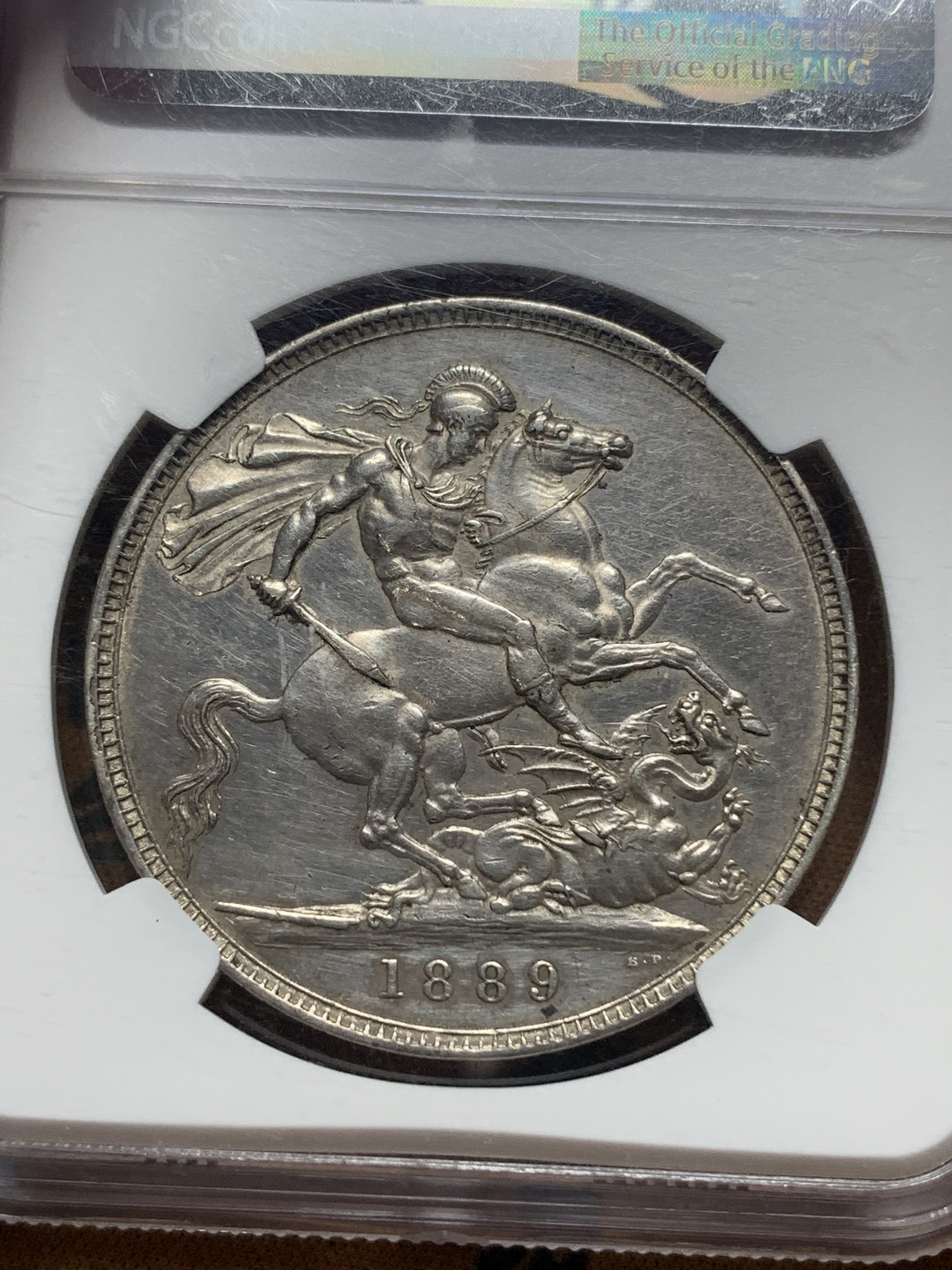 《竞宝斋》钱币微拍-第14场-本周日，周一2场连拍（全场顺丰包邮） NGC-UNC CLEANED 英国 1889年高冠马剑克朗银币