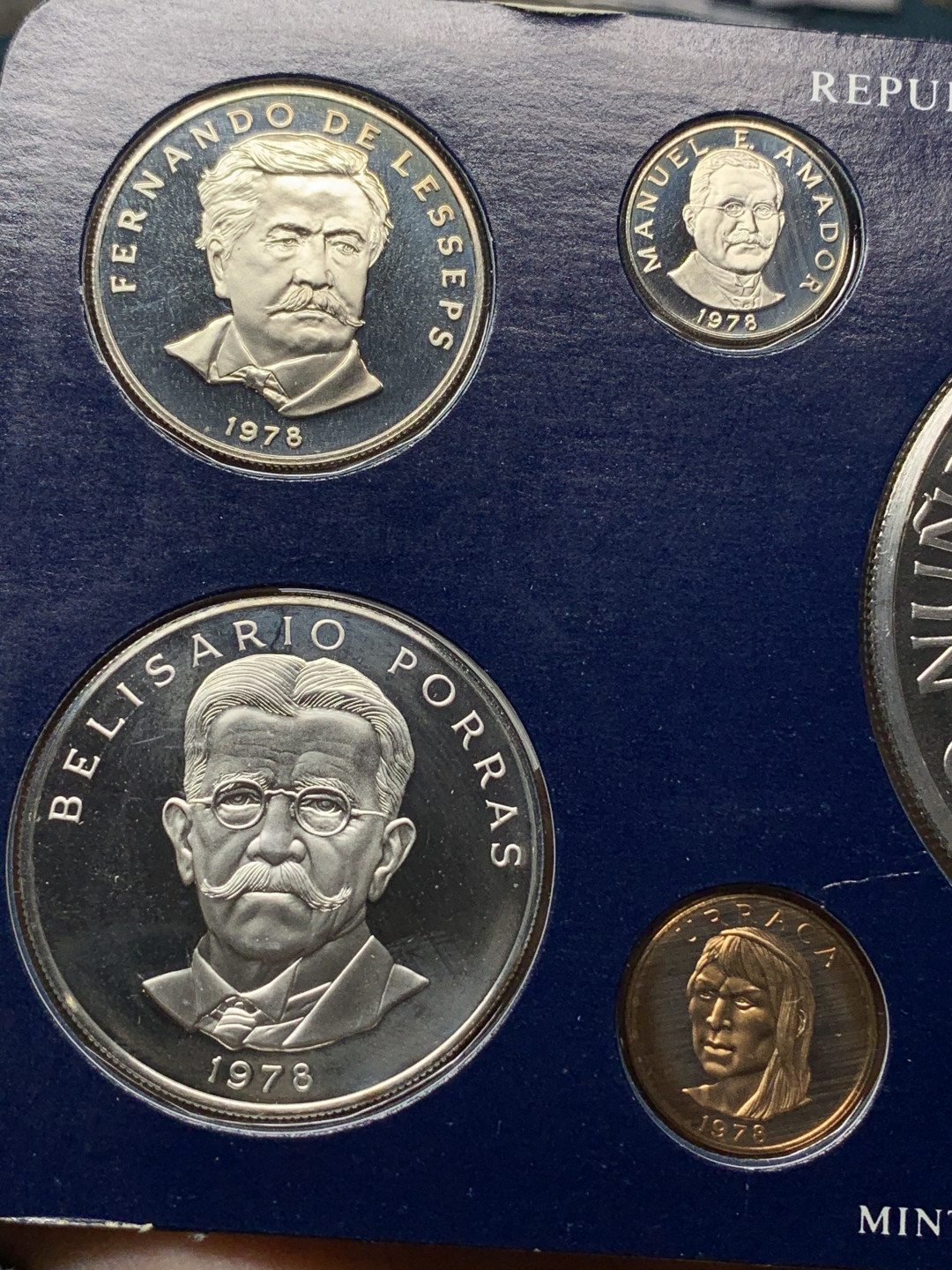 《竞宝斋》钱币微拍-第14场-本周日，周一2场连拍（全场顺丰包邮） 巴拿马1978年 独立75周年套币 三枚大银币 含5盎司大银币