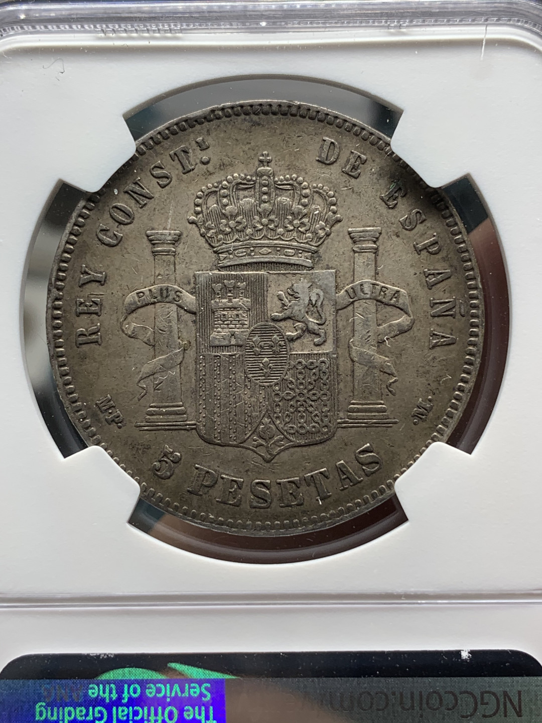 《竞宝斋》钱币微拍-第14场-本周日，周一2场连拍（全场顺丰包邮） NGC-XF45 西班牙 1888年 光头双柱 5比塞塔 大银币 黑包浆 一流的味道，标签版别错误