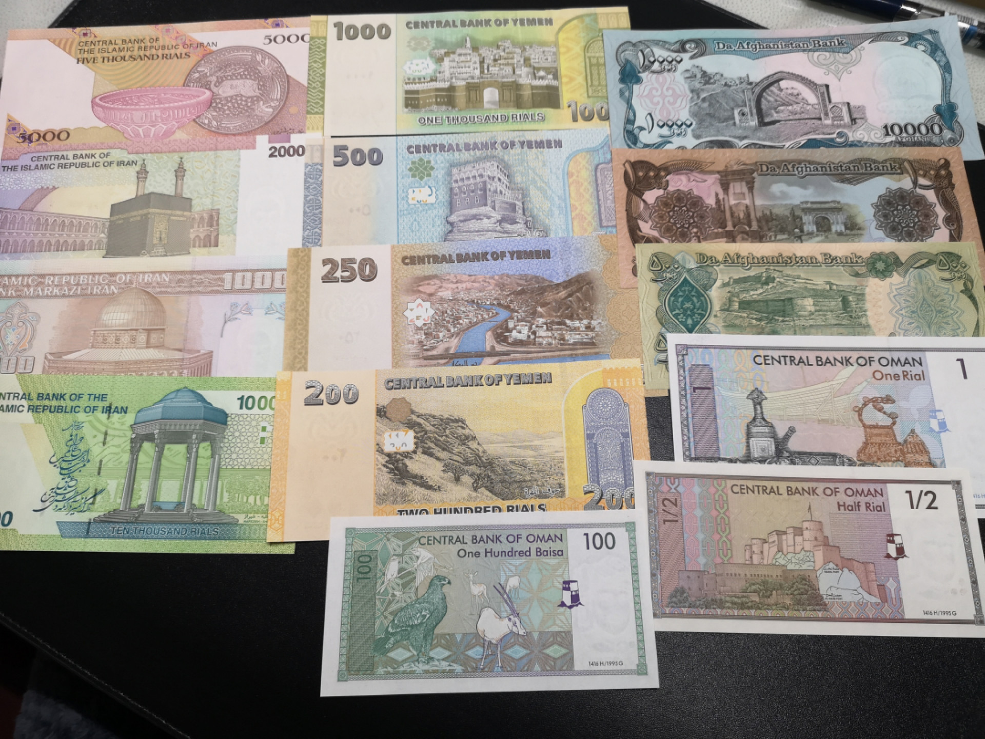 《外钞收藏家》第一百四十七期拍卖连拍第一场（98件） 四个国家 14张 全新UNC