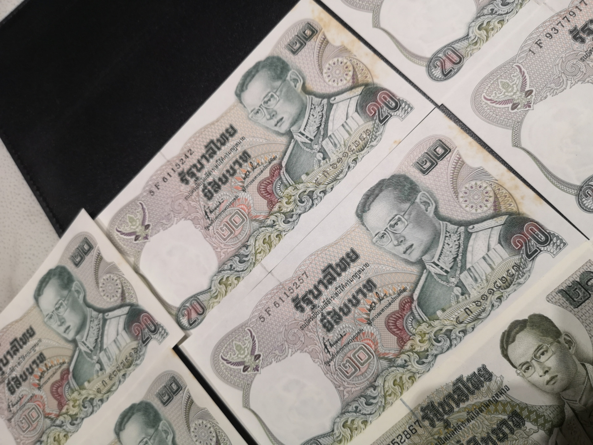 《外钞收藏家》第一百四十七期拍卖连拍第一场（98件） 泰铢16张 塑料钞全新 20部分全新其他有黄