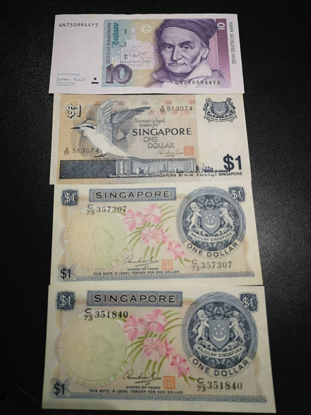 《外钞收藏家》第一百四十七期拍卖连拍第一场（98件） 德国末版10马克1张 新加坡3张 流通品