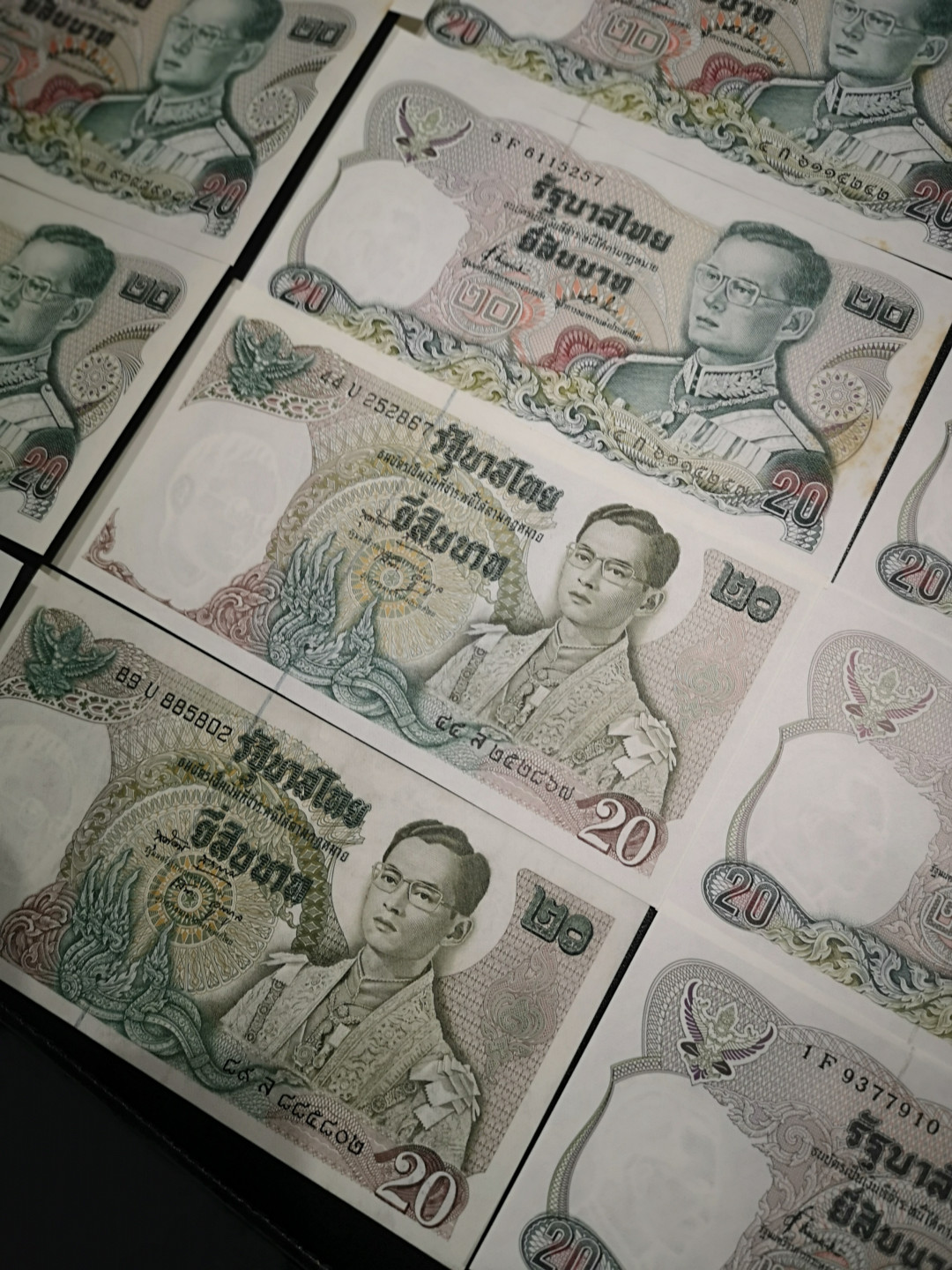 《外钞收藏家》第一百四十七期拍卖连拍第一场（98件） 泰铢16张 塑料钞全新 20部分全新其他有黄