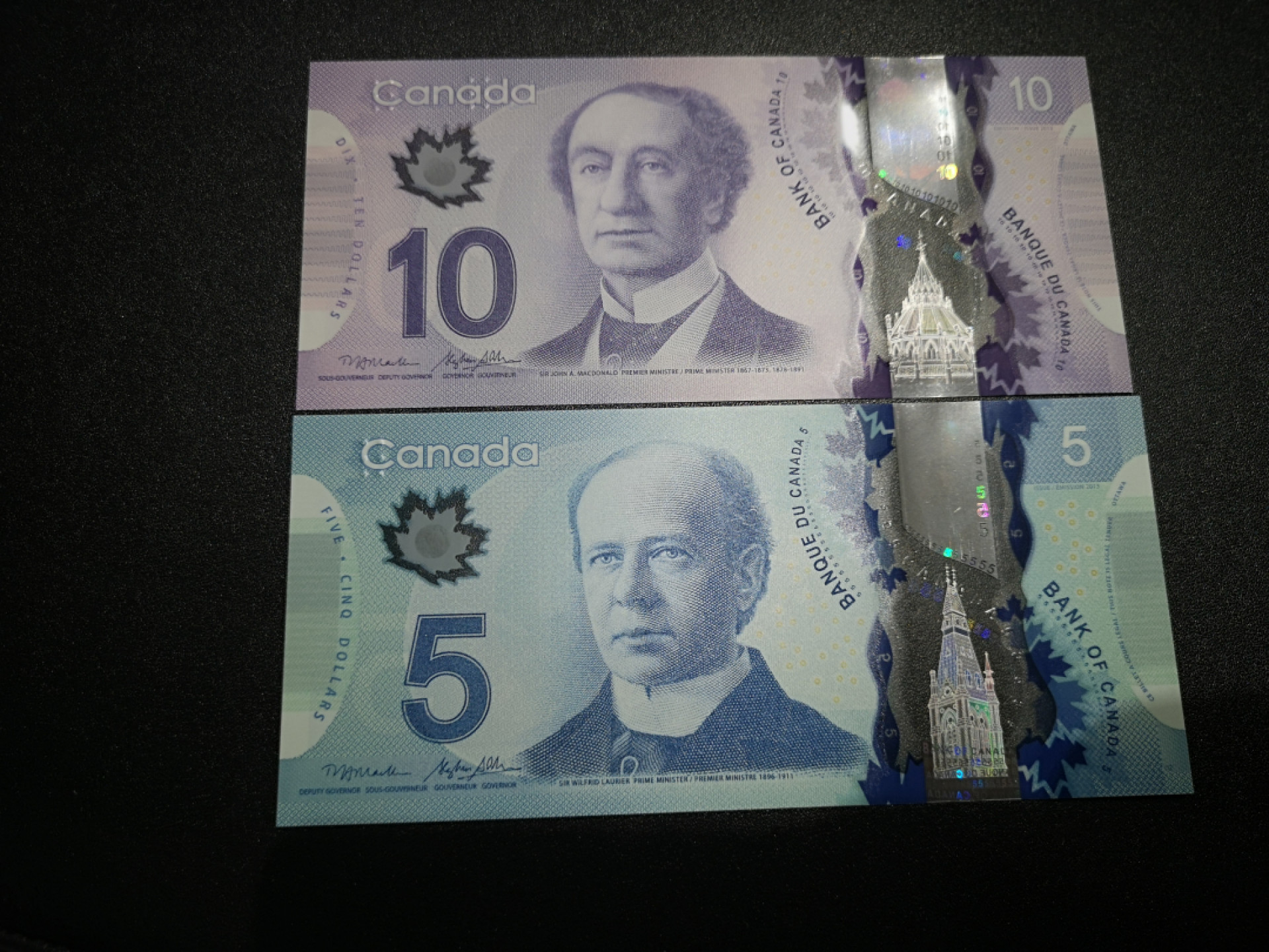 《外钞收藏家》第一百四十七期拍卖连拍第一场（98件） 加拿大最新版塑料钞 5、10加元 两张 全新UNC