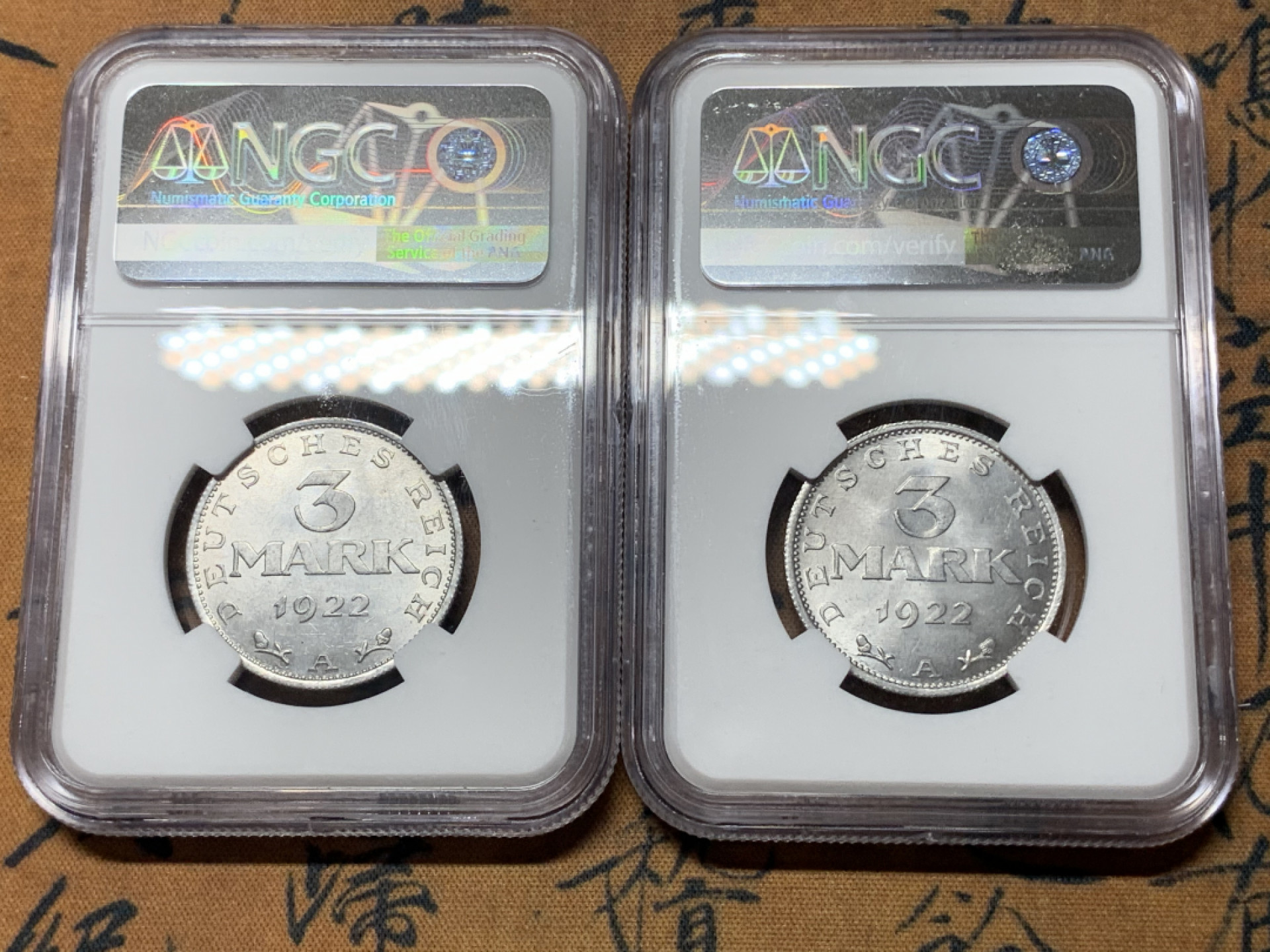 《竞宝斋》钱币微拍-第15场-本周日，周一2场连拍（全场顺丰包邮） NGC-MS64/65 德国 魏玛共和国 1922年3马克 一对 