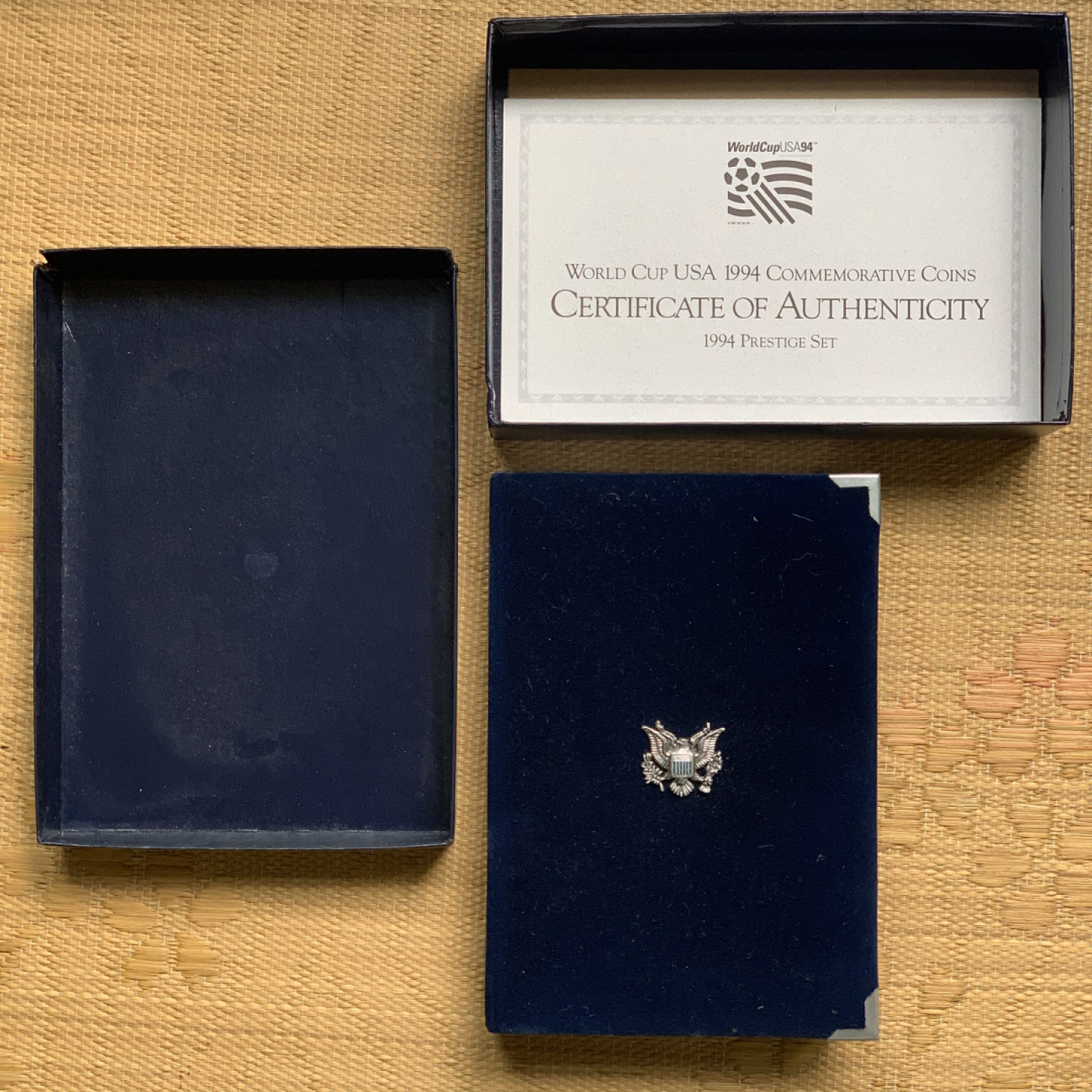 《竞宝斋》钱币微拍-第15场-本周日，周一2场连拍（全场顺丰包邮） 原盒证书 美国1994年 世界杯7枚套精制纪念币 其中一元银币27.3克 90%银 完美状态