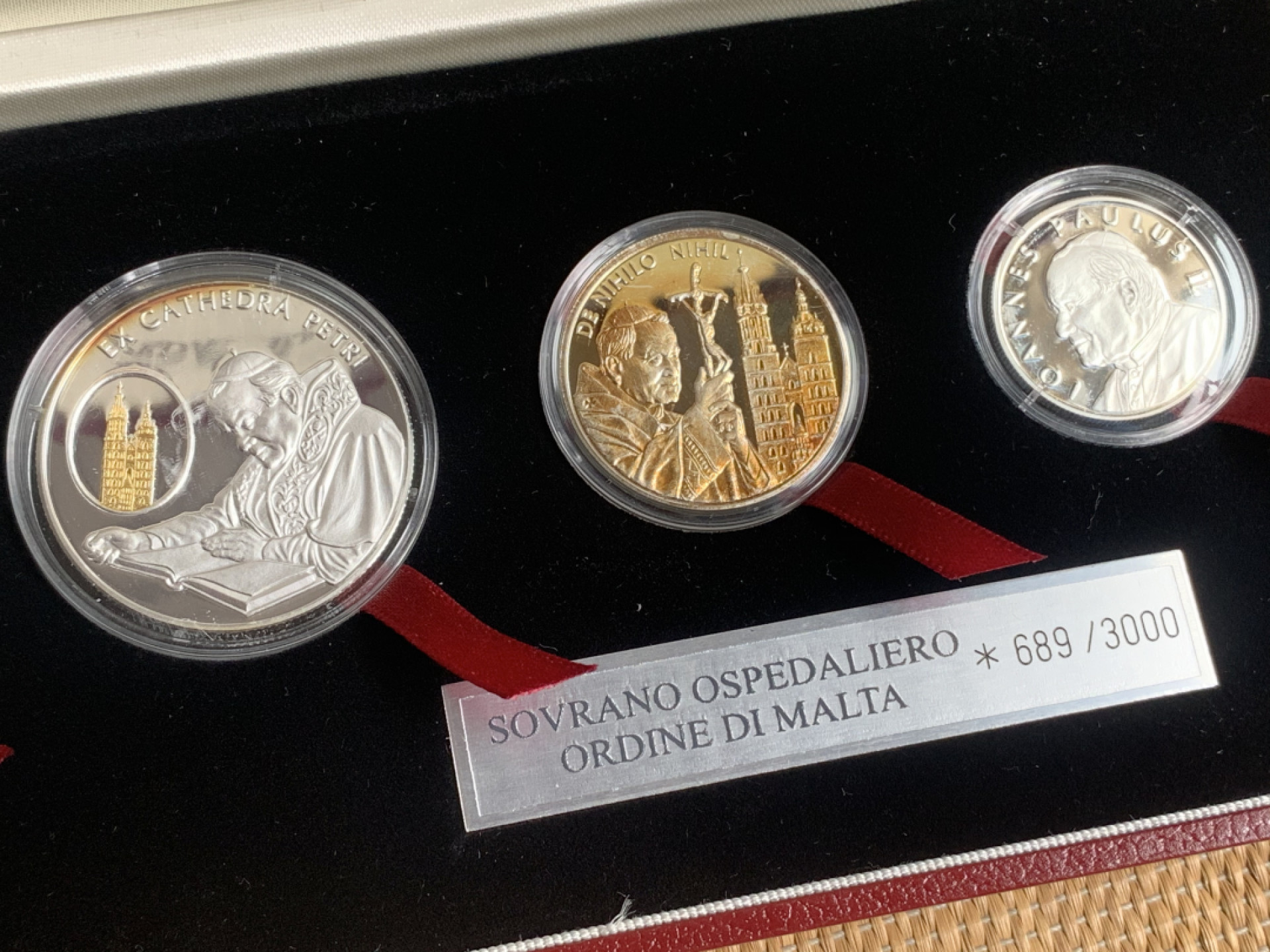 《竞宝斋》钱币微拍-第15场-本周日，周一2场连拍（全场顺丰包邮） 原盒证书 马耳他2005年 25/50/100/200里拉 1/4盎司到2盎司精制教皇纪念币 1盎司镀金 完美状态