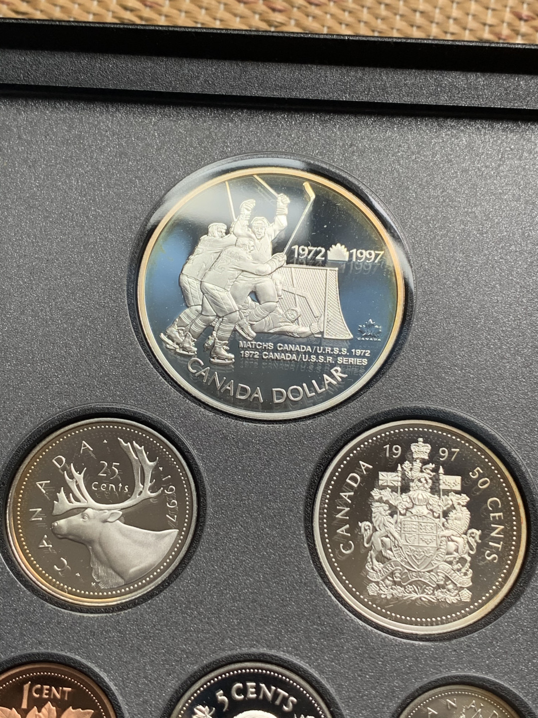 《竞宝斋》钱币微拍-第15场-本周日，周一2场连拍（全场顺丰包邮） 原盒证书 加拿大1997年 精铸8枚套纪念币 晚期的高银版 一元的25克 92.5%银