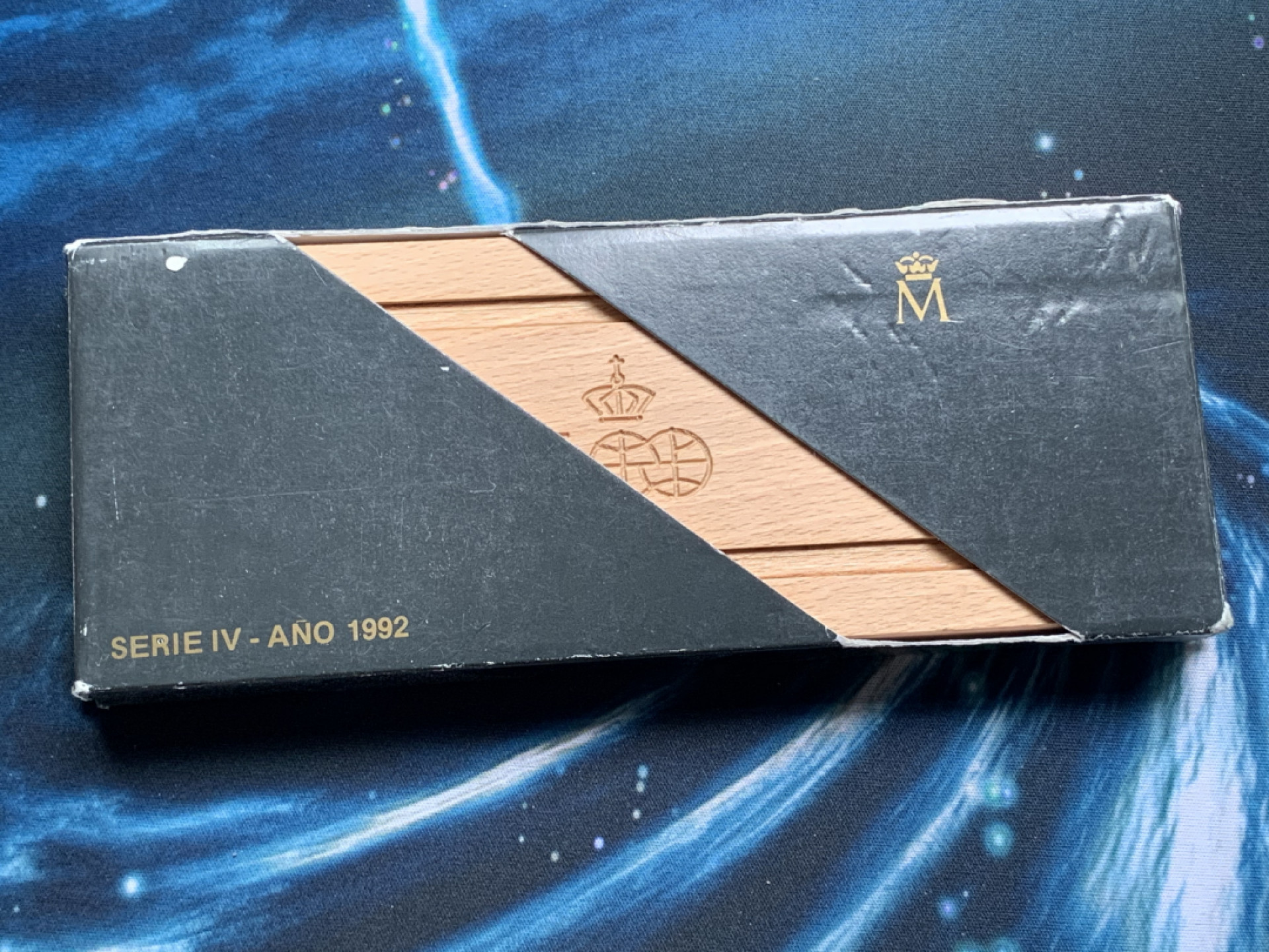 《竞宝斋》钱币微拍-第15场-本周日，周一2场连拍（全场顺丰包邮） 原盒证书 西班牙1992年 500周年纪念 5枚套 100/200/500/1000/2000比塞塔精铸银币 系列里最稀少的一套 特年