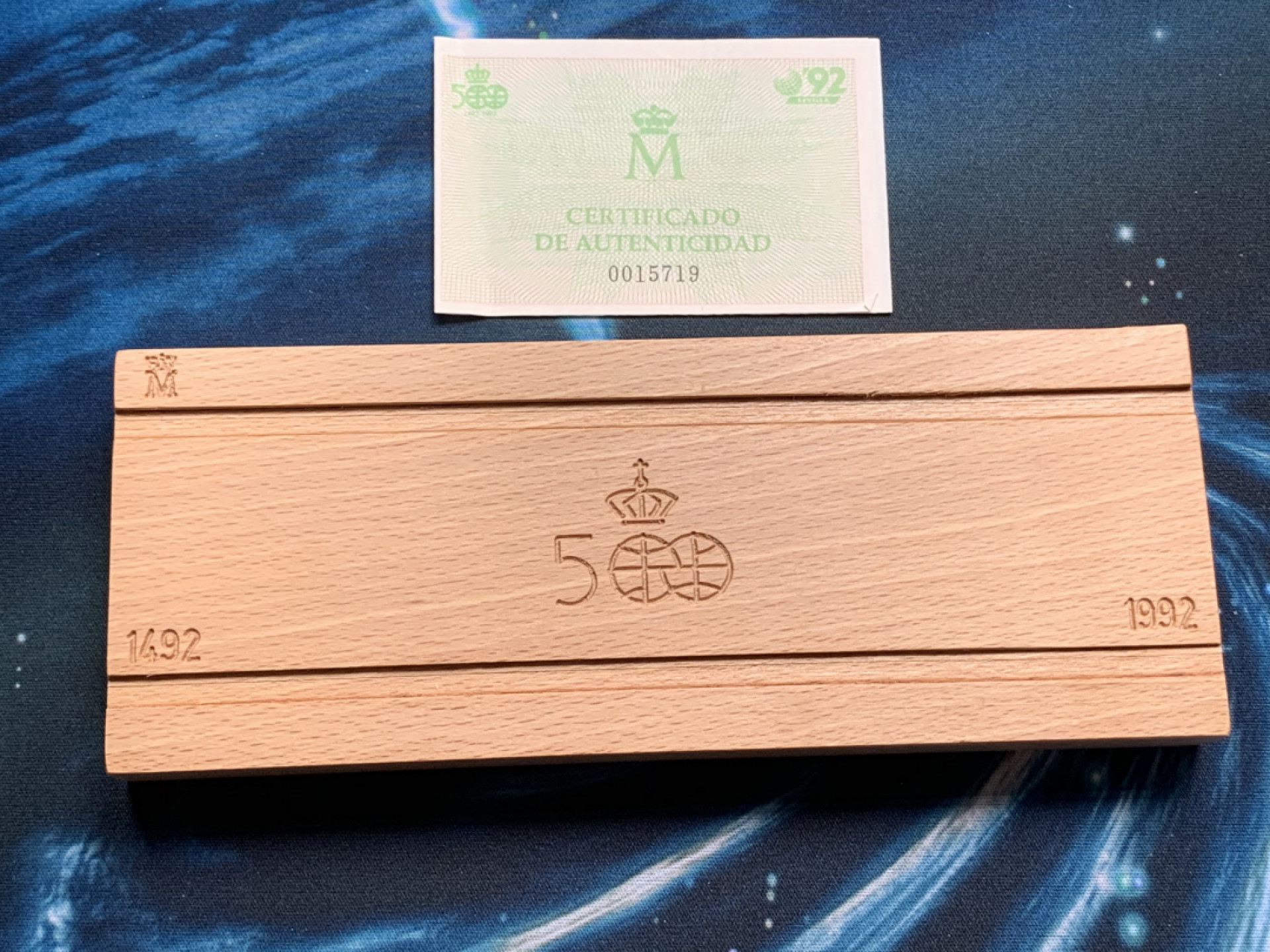 《竞宝斋》钱币微拍-第15场-本周日，周一2场连拍（全场顺丰包邮） 原盒证书 西班牙1992年 500周年纪念 5枚套 100/200/500/1000/2000比塞塔精铸银币 系列里最稀少的一套 特年