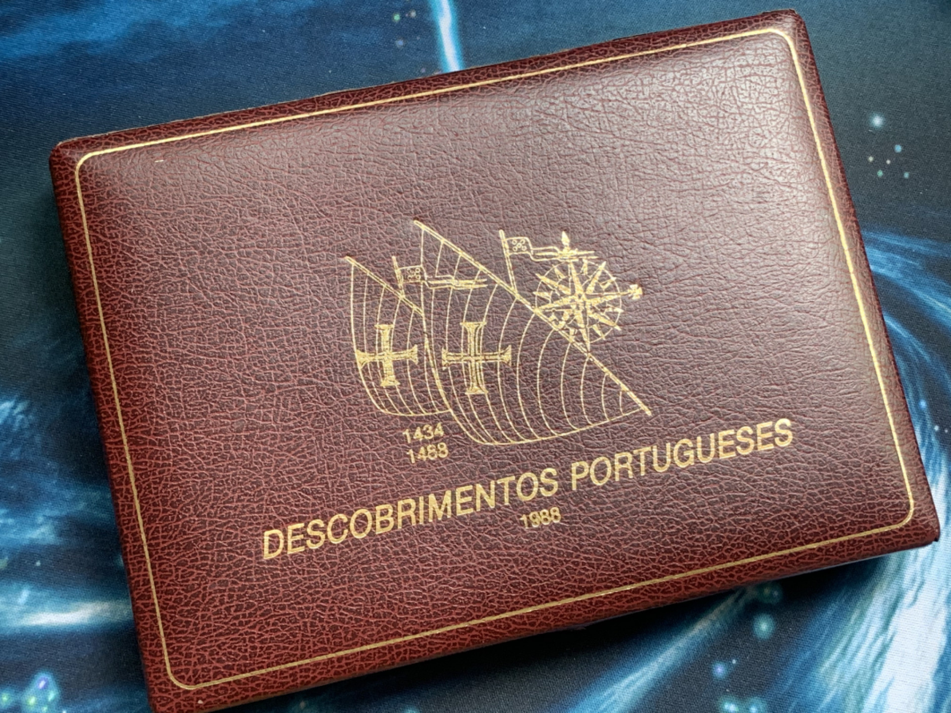 《竞宝斋》钱币微拍-第15场-本周日，周一2场连拍（全场顺丰包邮） 原盒证书 葡萄牙1987年 大航海 100ESC 精铸银币 925银 完美状态