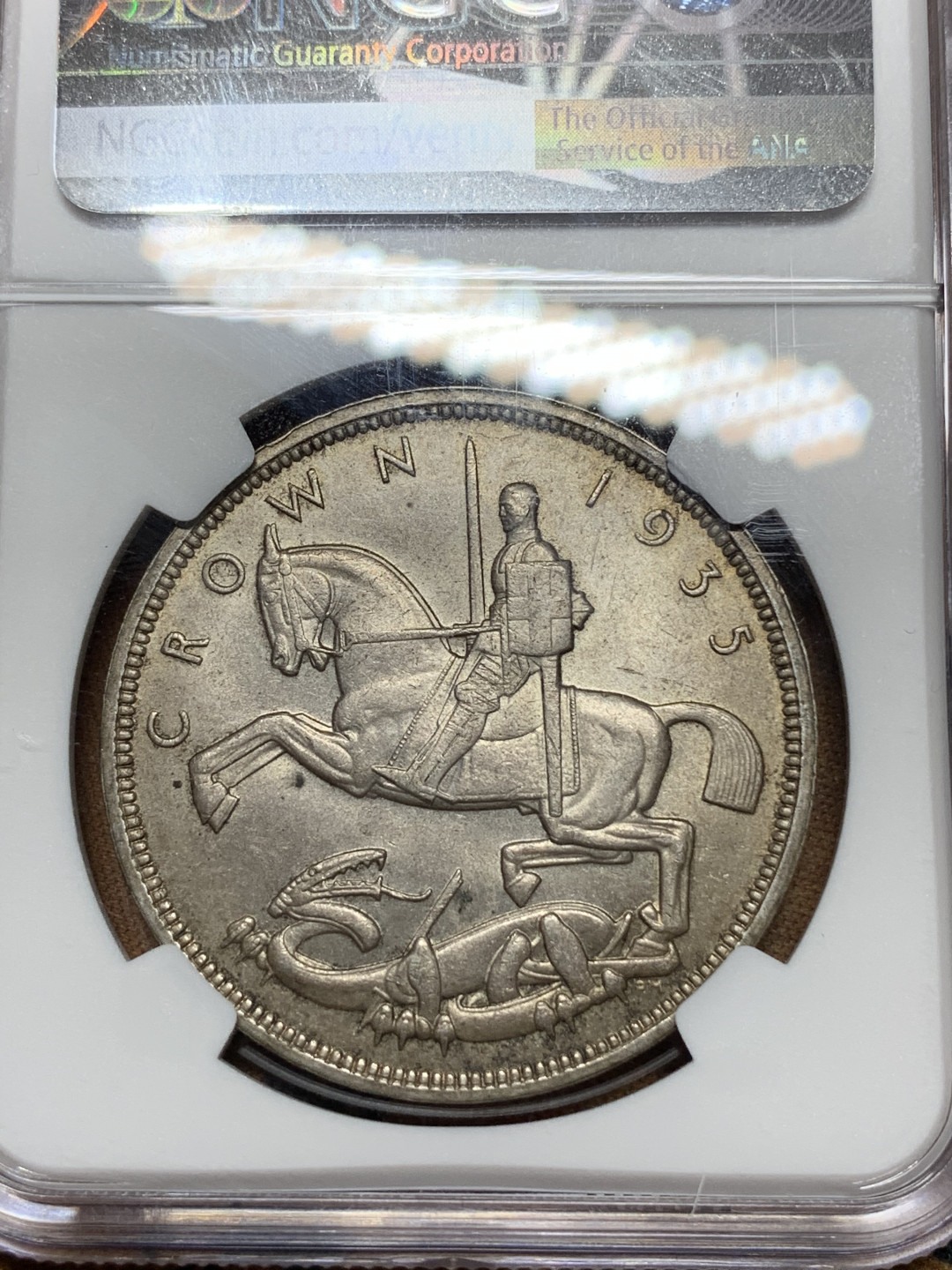 《竞宝斋》钱币微拍-第15场-本周日，周一2场连拍（全场顺丰包邮） 1935 乔五马剑 Ngc64 乔治五世(英语:George V，1865年6月3日-1936年1月20日)大不列颠及爱尔兰联合王国国王及印度皇帝(1910年-1936年在位)，温莎王朝的开创者。