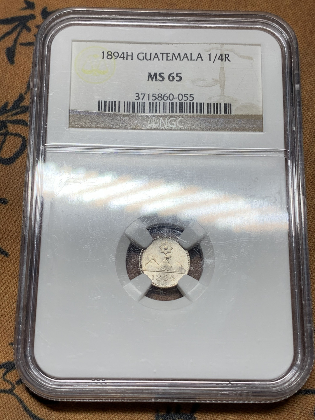《竞宝斋》钱币微拍-第15场-本周日，周一2场连拍（全场顺丰包邮） 1894 危地马拉 1/4R 亚军分 危地马拉（危地马拉共和国）位于中美洲西北部，37座火山其中四座是活火山。亚军分适合自藏 