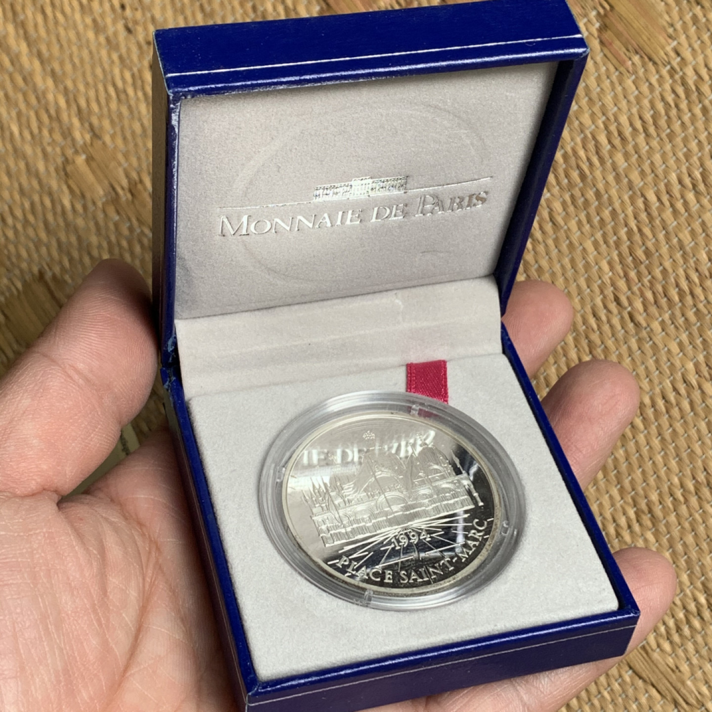 《竞宝斋》钱币微拍-第15场-本周日，周一2场连拍（全场顺丰包邮） 原盒证书 法国1994年 圣马可广场 100法郎/15埃古 精制大银币 22.2克 90%银 