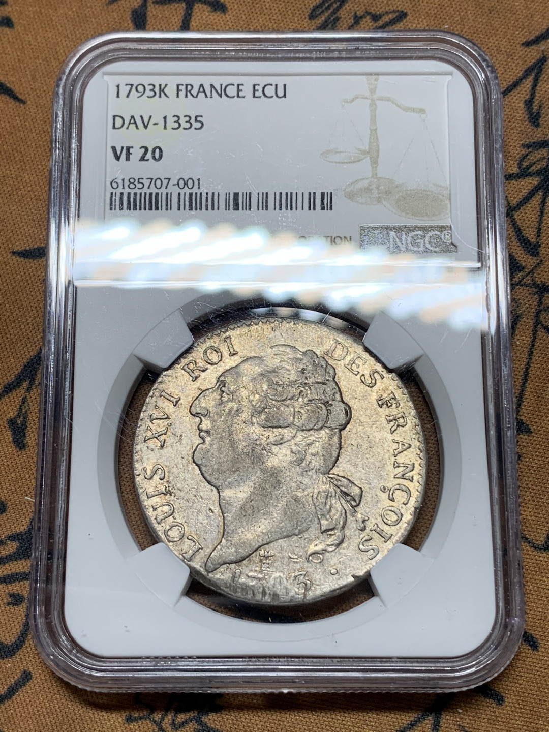 《竞宝斋》钱币微拍-第15场-本周日，周一2场连拍（全场顺丰包邮） NGC- 法国 1793年K版 路易十六 天使埃居 大银币   比较有意义的年份  状态不错，原味带底光 这个分给的惊人  喜欢不要错过