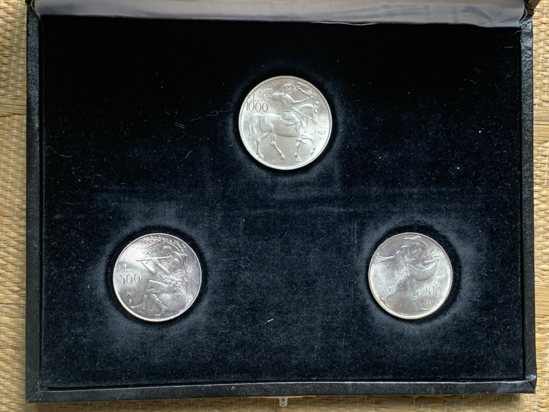 《竞宝斋》钱币微拍-第15场-本周日，周一2场连拍（全场顺丰包邮） 原盒证书 圣马力诺1981年 500/500/1000里拉 维吉尔逝世200周年纪念 银币 总重量36.6克 83.5%银