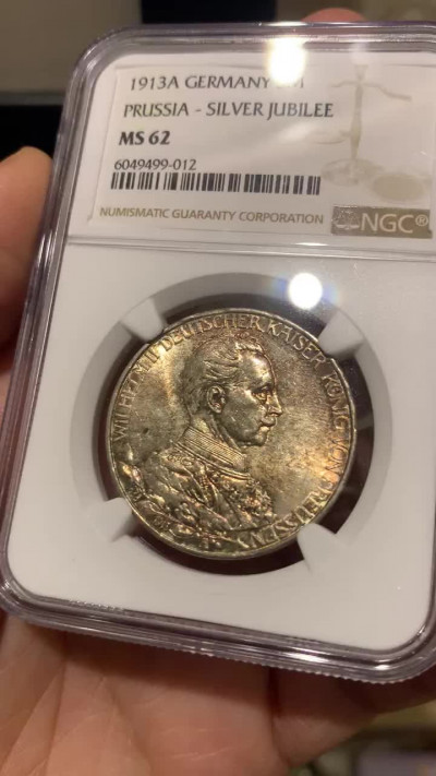 《竞宝斋》钱币微拍-第15场-本周日，周一2场连拍（全场顺丰包邮） NGC-MS62 德国 1913-A 普鲁士 威廉军装3马克 银币 肉眼可见的黄油转光好彩，非常漂亮！ 
