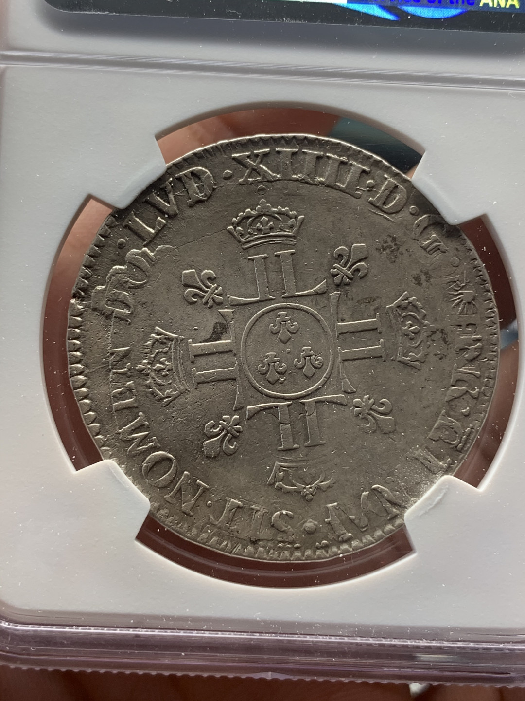 《竞宝斋》钱币微拍-第15场-本周日，周一2场连拍（全场顺丰包邮） NGC-XF 法国 1701年 路易十四 1/2埃居 银币 两面的图文都很清晰 已经算好品了