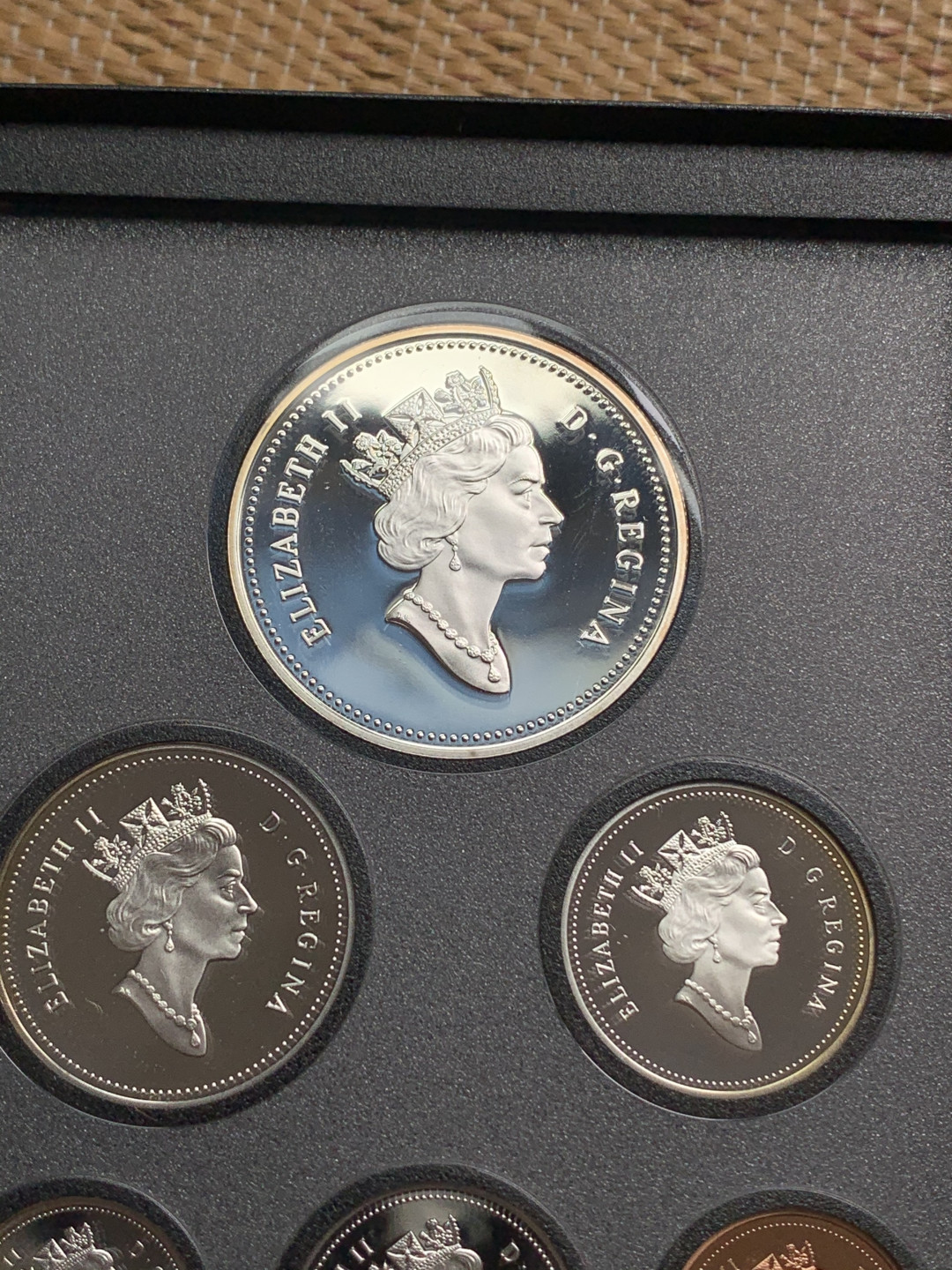 《竞宝斋》钱币微拍-第15场-本周日，周一2场连拍（全场顺丰包邮） 原盒证书 加拿大1997年 精铸8枚套纪念币 晚期的高银版 一元的25克 92.5%银