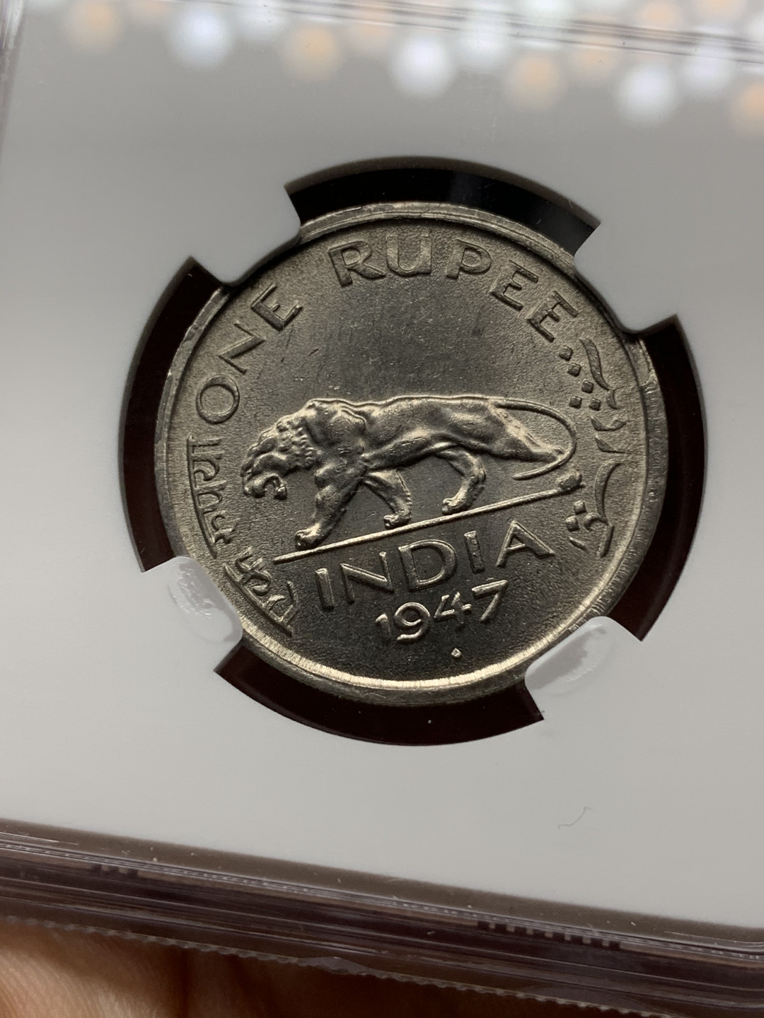 《竞宝斋》钱币微拍-第15场-本周日，周一2场连拍（全场顺丰包邮） NGC MS61印度1947年1卢比亚洲豹印度独立前最后一版，材质问题极少出高分