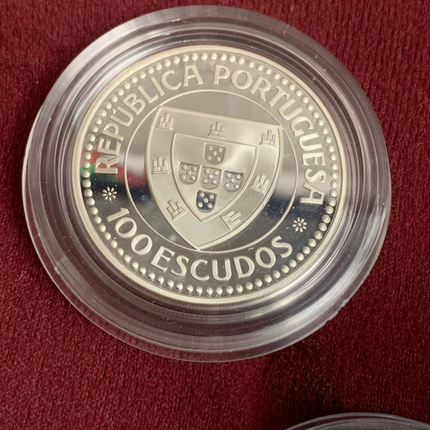 《竞宝斋》钱币微拍-第15场-本周日，周一2场连拍（全场顺丰包邮） 原盒证书 葡萄牙1987年 大航海 100ESC 精铸银币 925银 完美状态