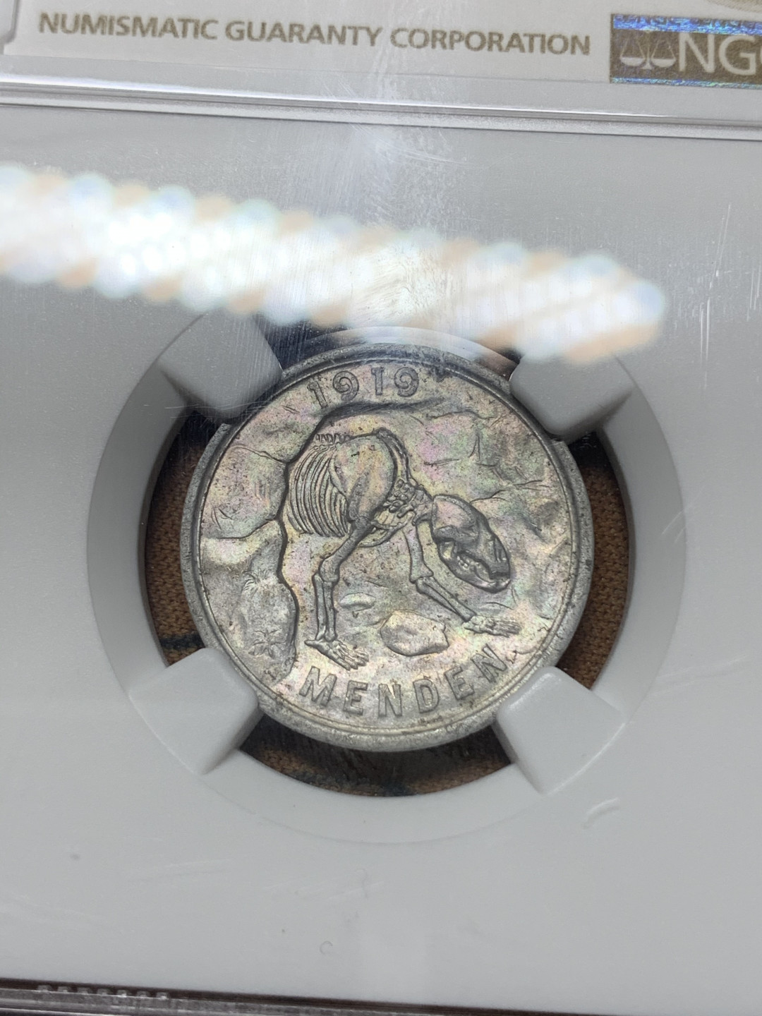 《竞宝斋》钱币微拍-第15场-本周日，周一2场连拍（全场顺丰包邮） NGC-MS62 德国 1920年德紧门登洞熊50芬尼 恐龙形象逼真 整体设计感极强