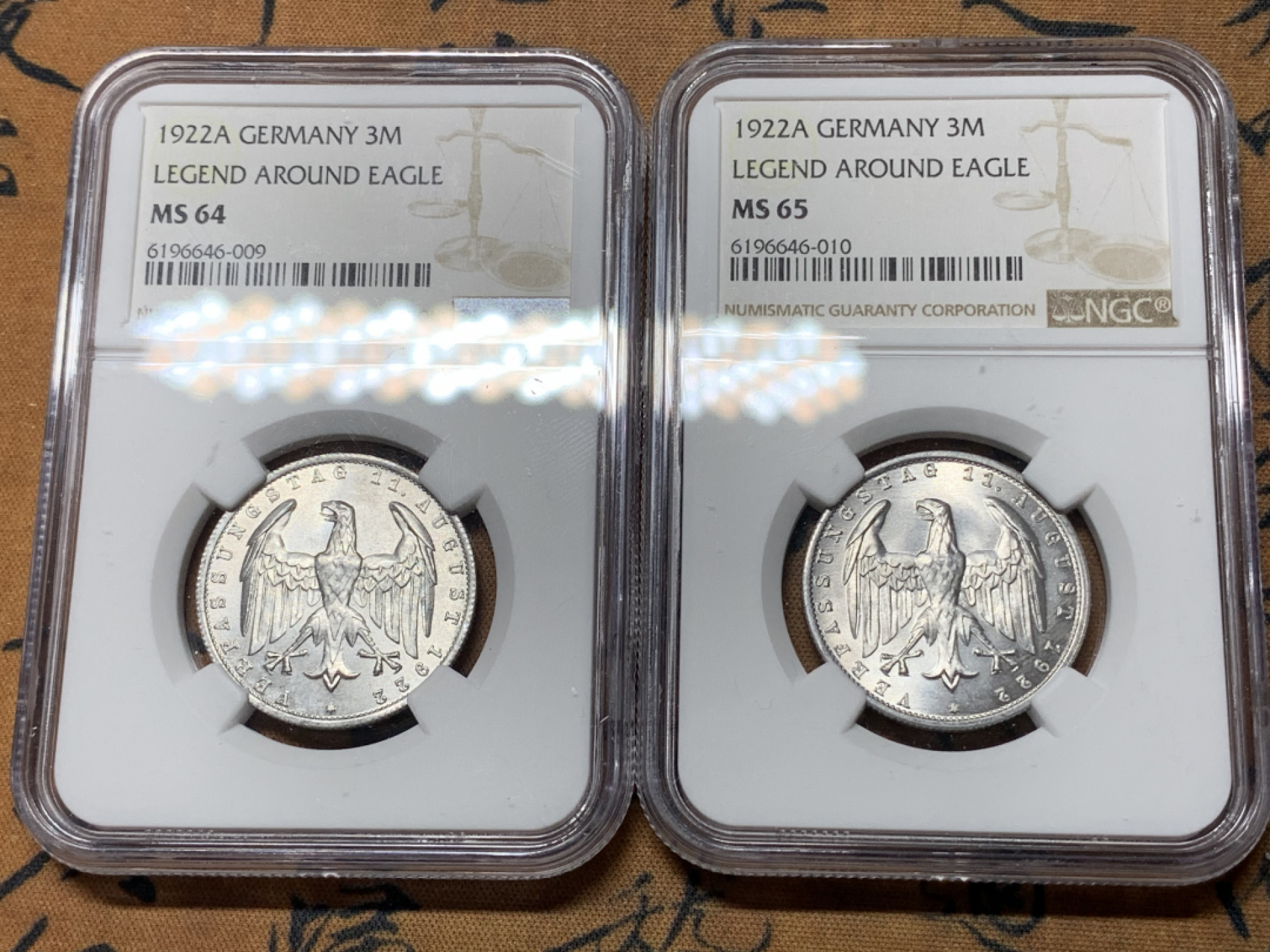 《竞宝斋》钱币微拍-第15场-本周日，周一2场连拍（全场顺丰包邮） NGC-MS64/65 德国 魏玛共和国 1922年3马克 一对 