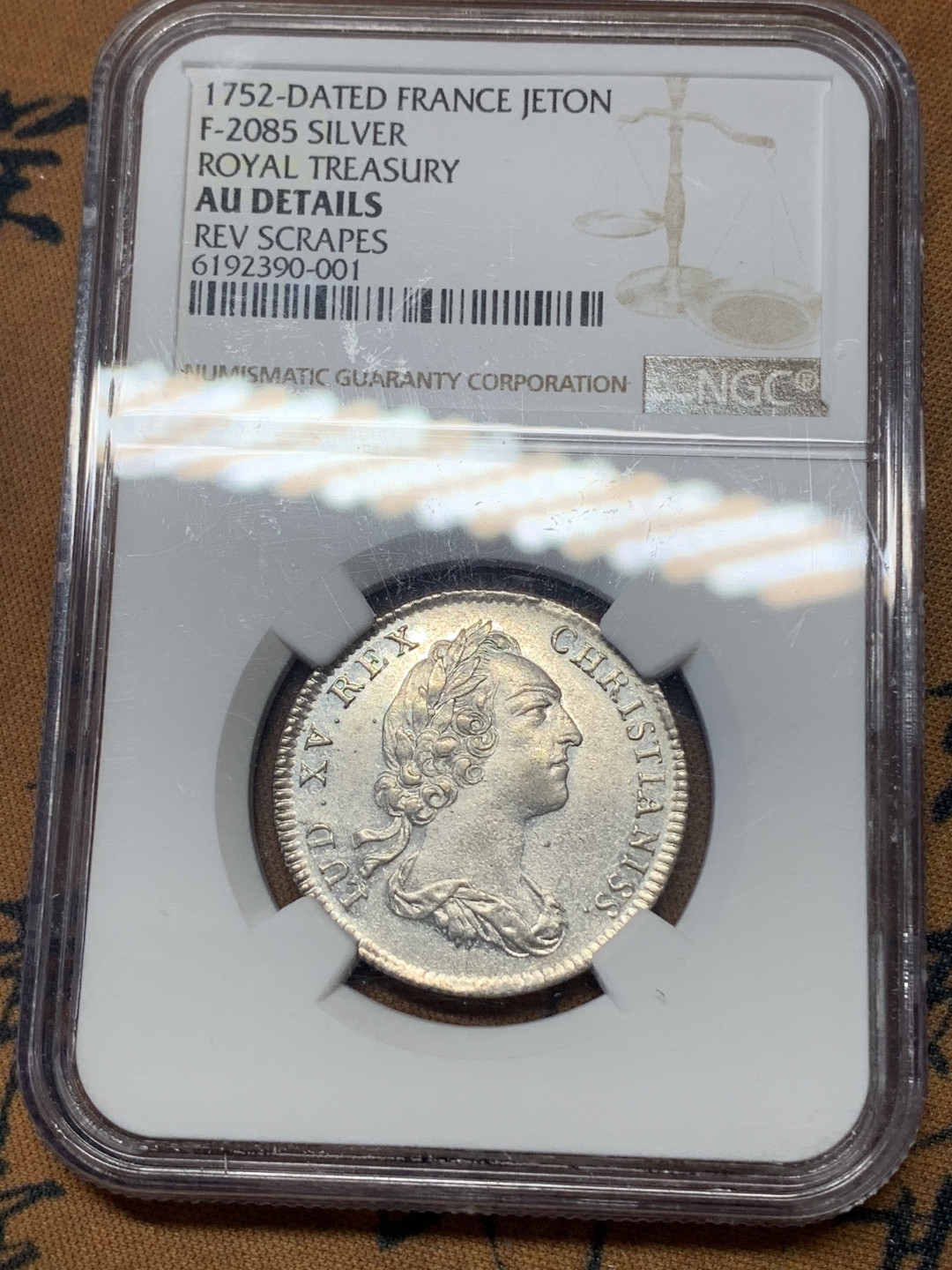 《竞宝斋》钱币微拍-第15场-本周日，周一2场连拍（全场顺丰包邮） NGC-AU 法国 1752年路易十五 皇家财政部 JETON 银币 细节很好带光 品不错